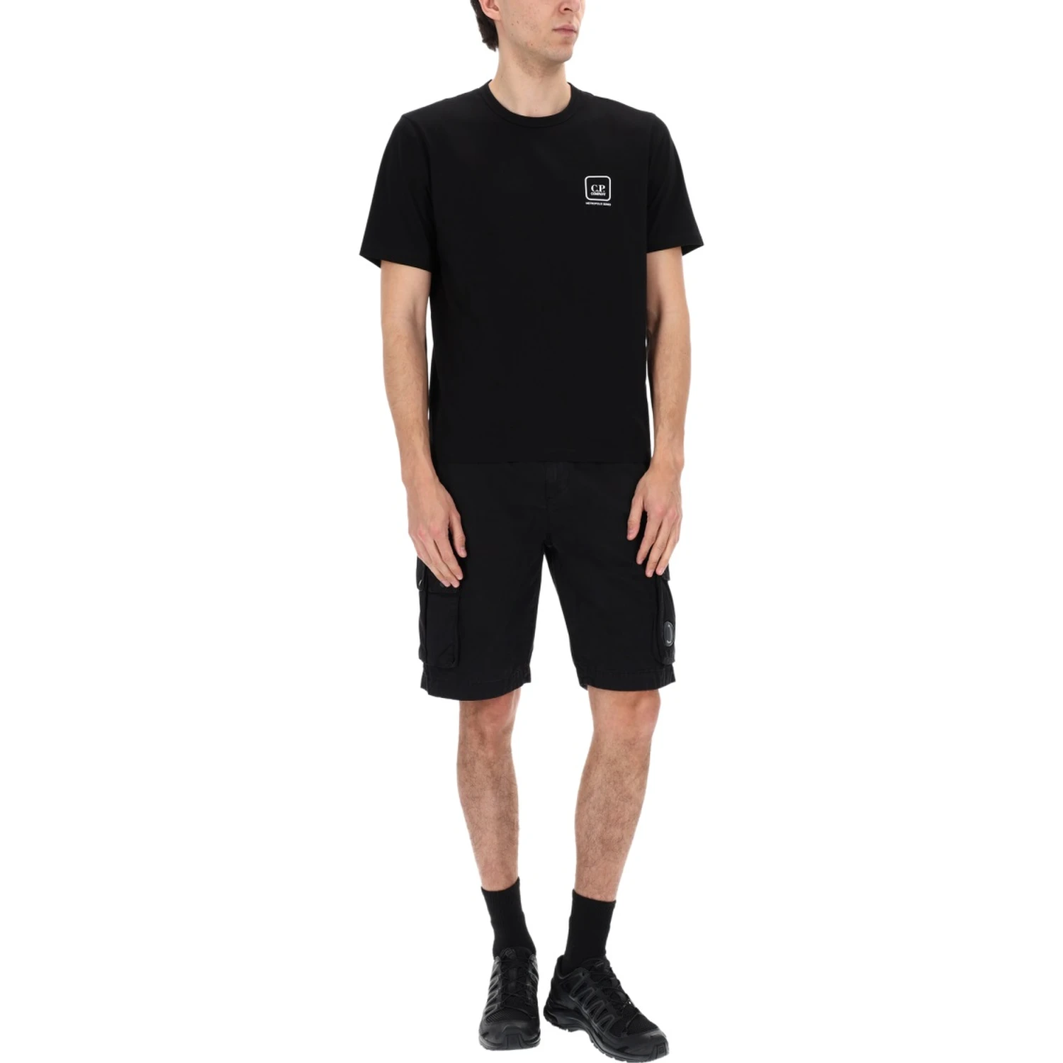 SHORTS CARGO CON PATCH LOGO