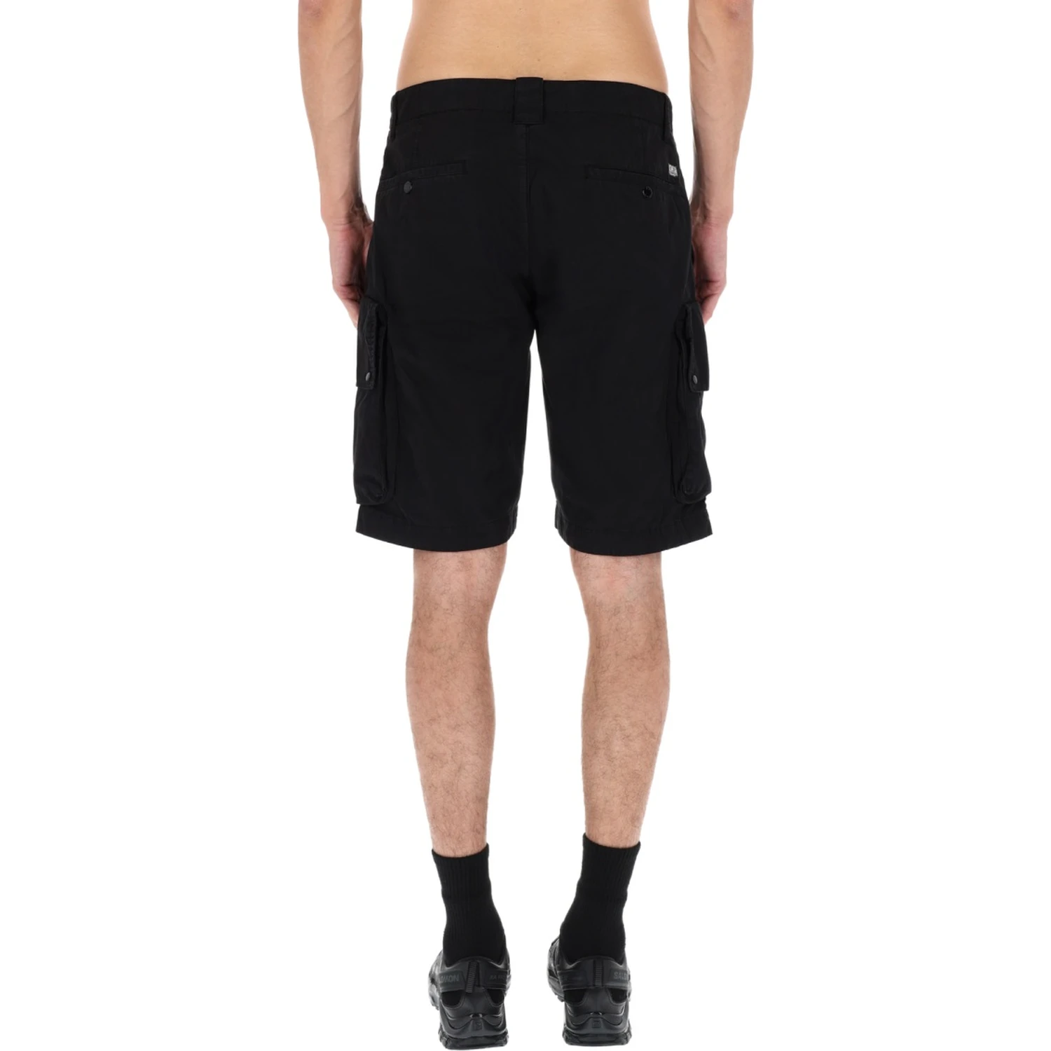 SHORTS CARGO CON PATCH LOGO