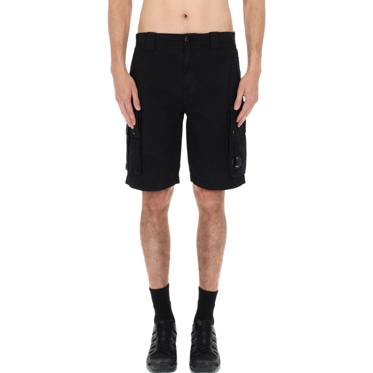SHORTS CARGO CON PATCH LOGO