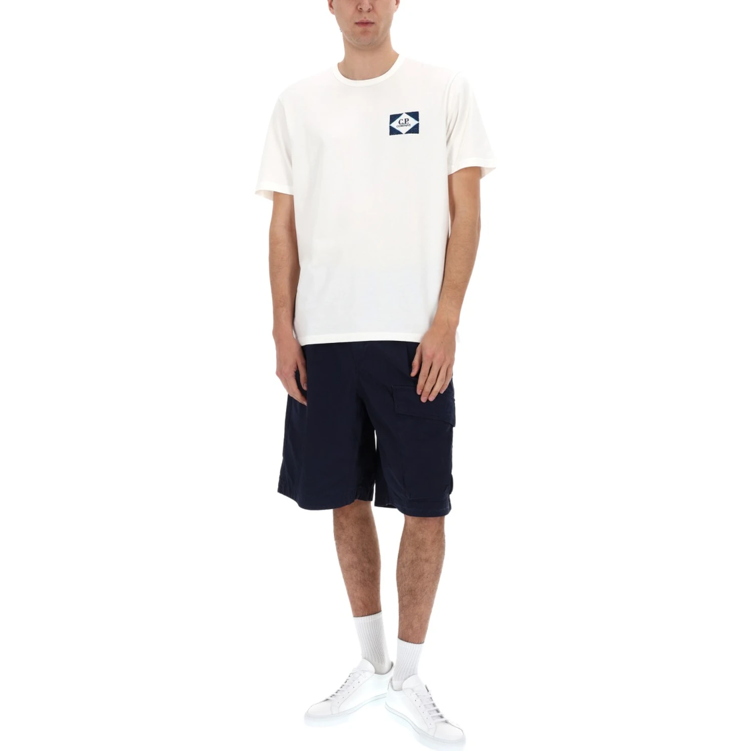 SHORTS CARGO CON PATCH LOGO