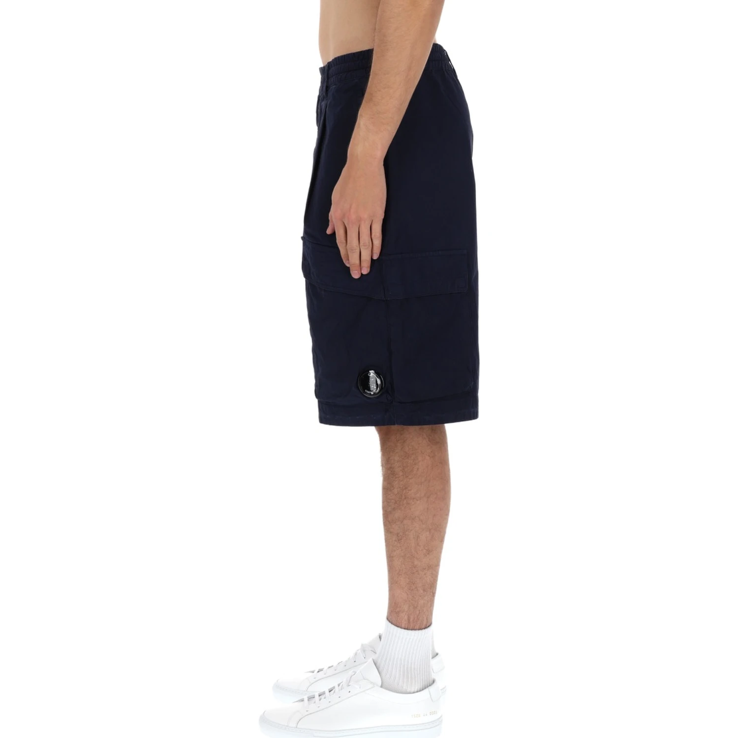 SHORTS CARGO CON PATCH LOGO