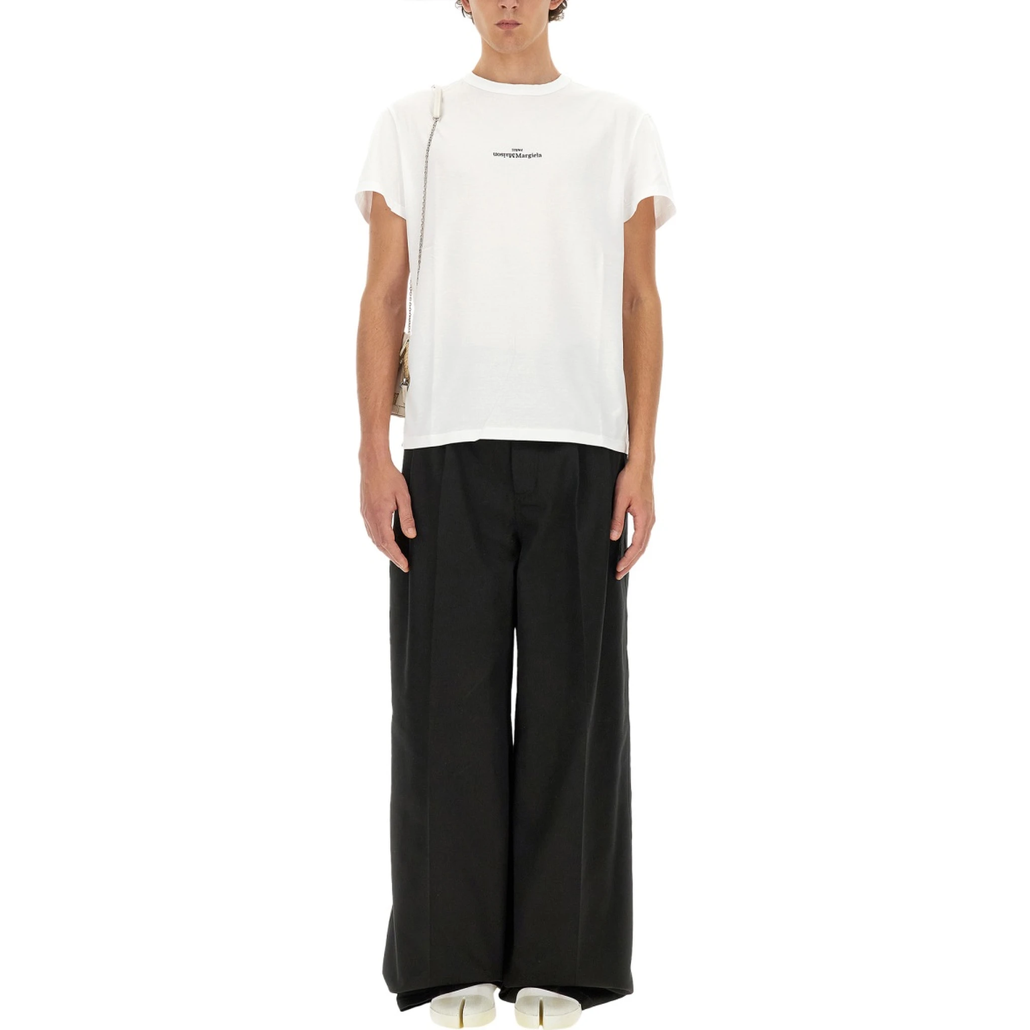 تيشيرت بشعار مشوه