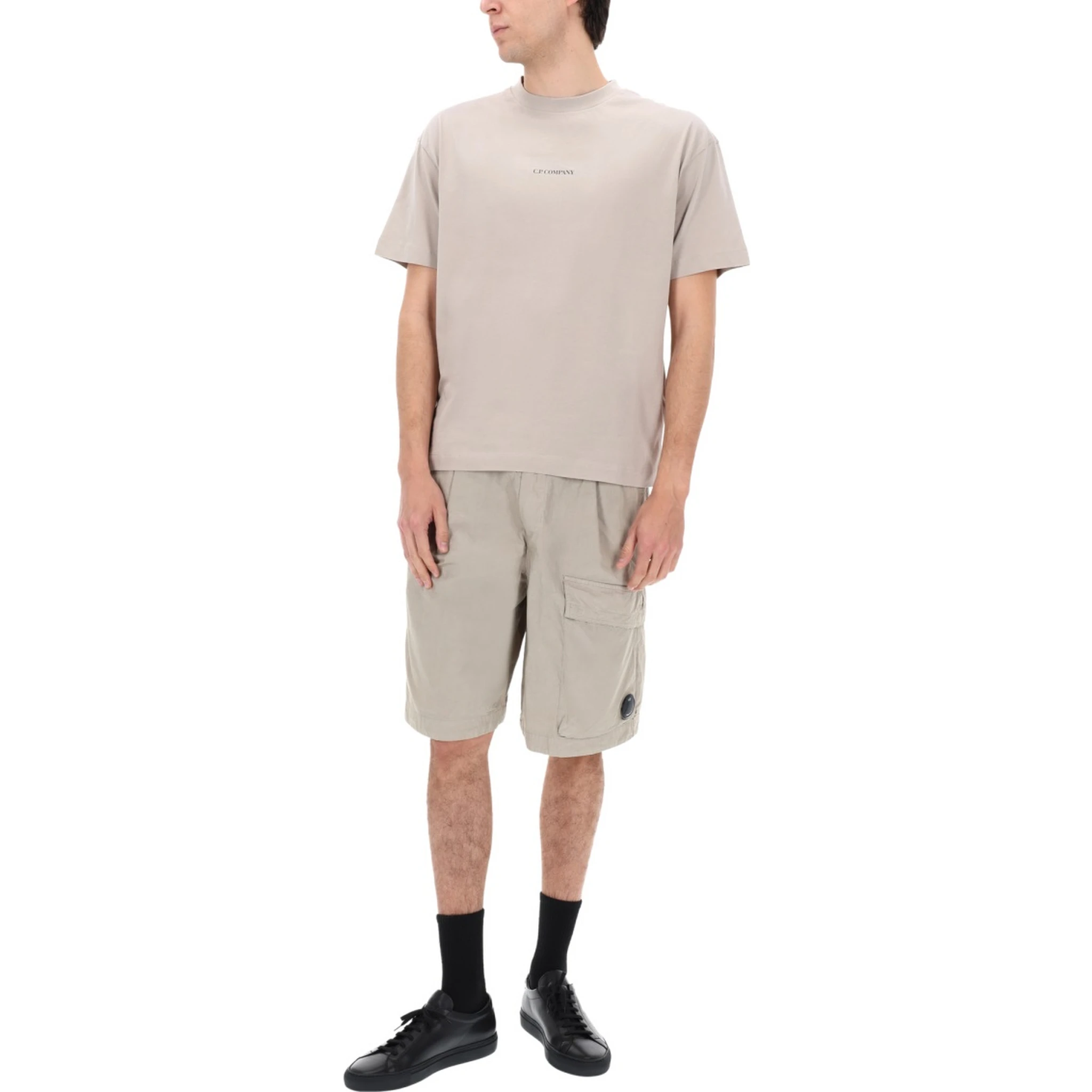 SHORTS CARGO CON PATCH LOGO