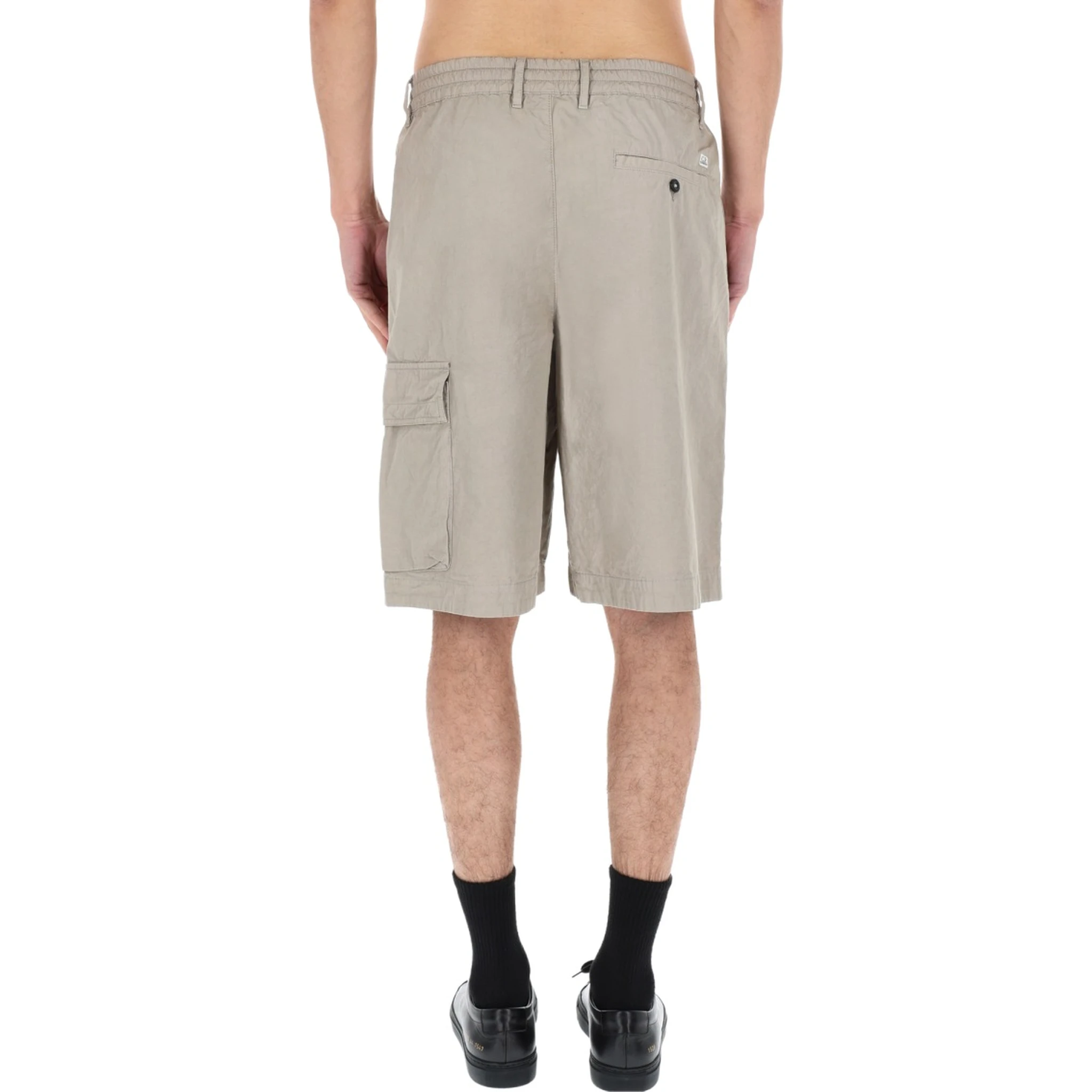 SHORTS CARGO CON PATCH LOGO