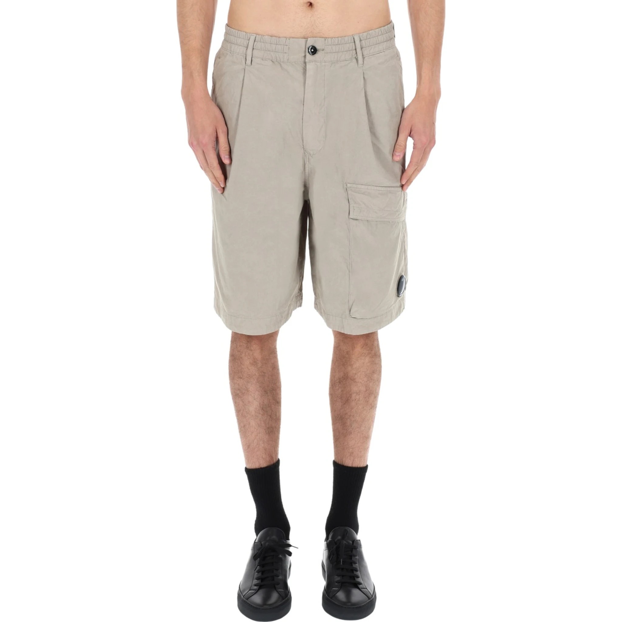 SHORTS CARGO CON PATCH LOGO