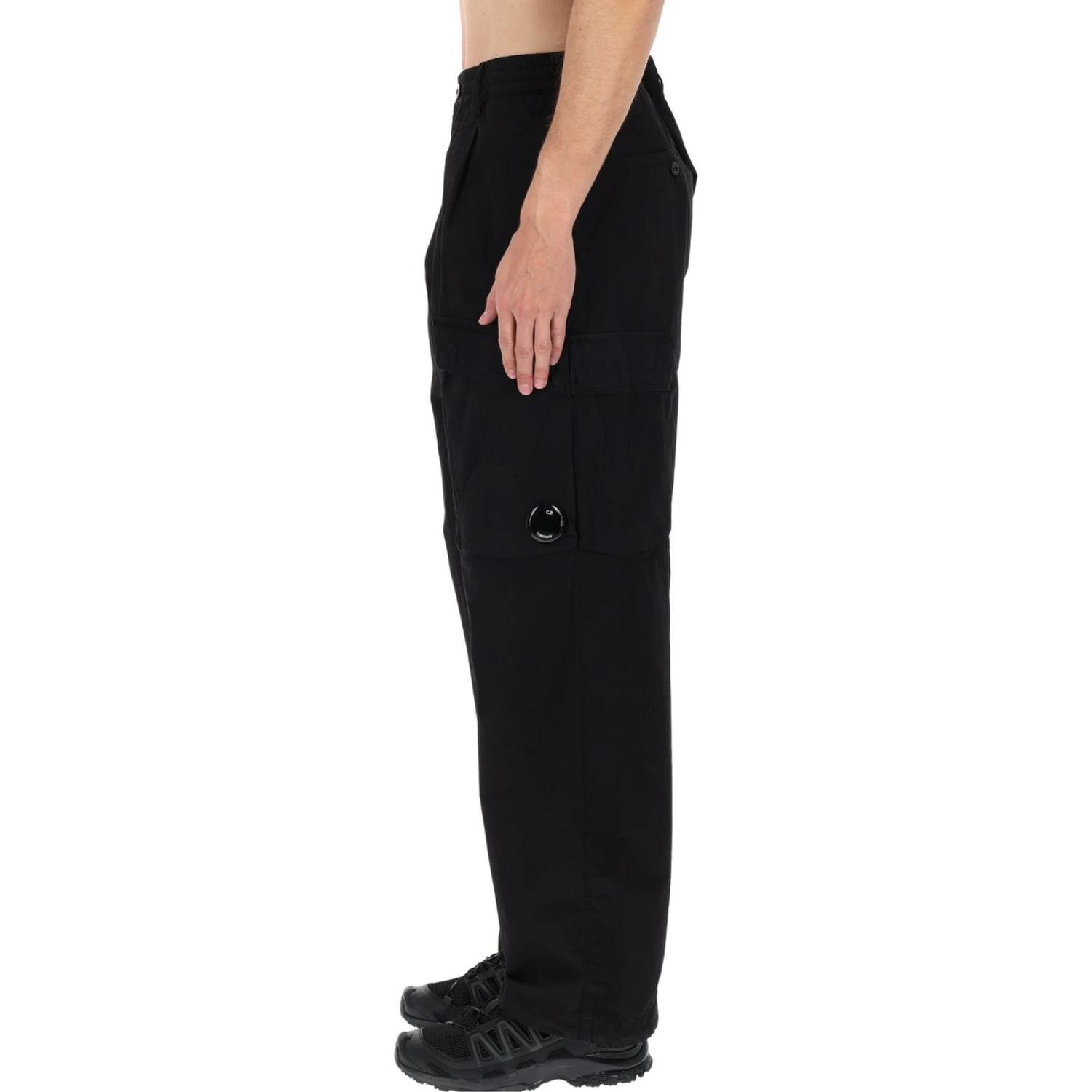 PANTALONE CARGO CON PATCH LOGO