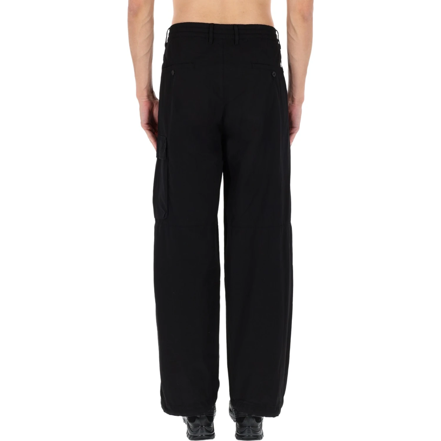PANTALONE CARGO CON PATCH LOGO