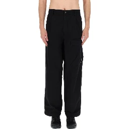 PANTALONE CARGO CON PATCH LOGO
