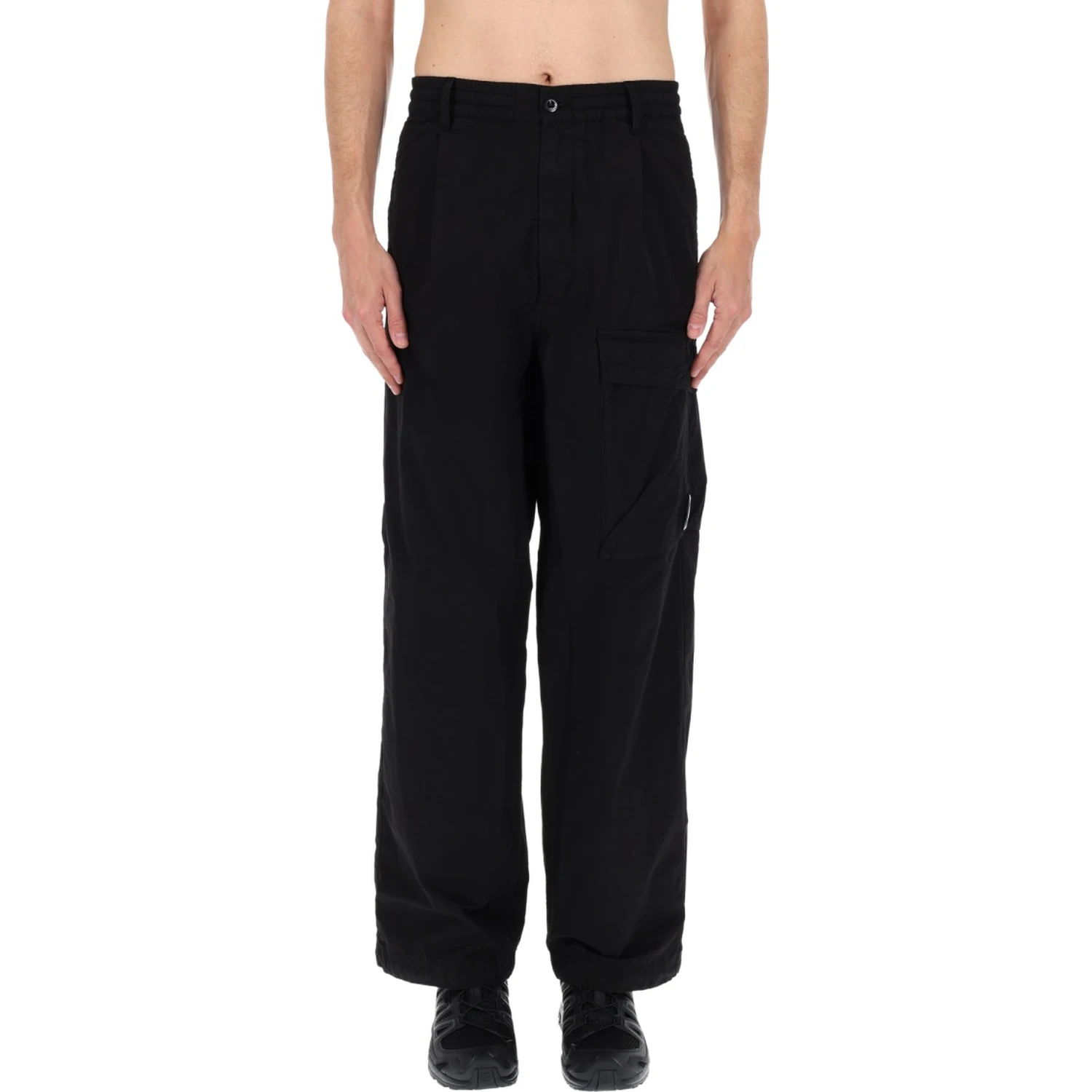 PANTALONE CARGO CON PATCH LOGO