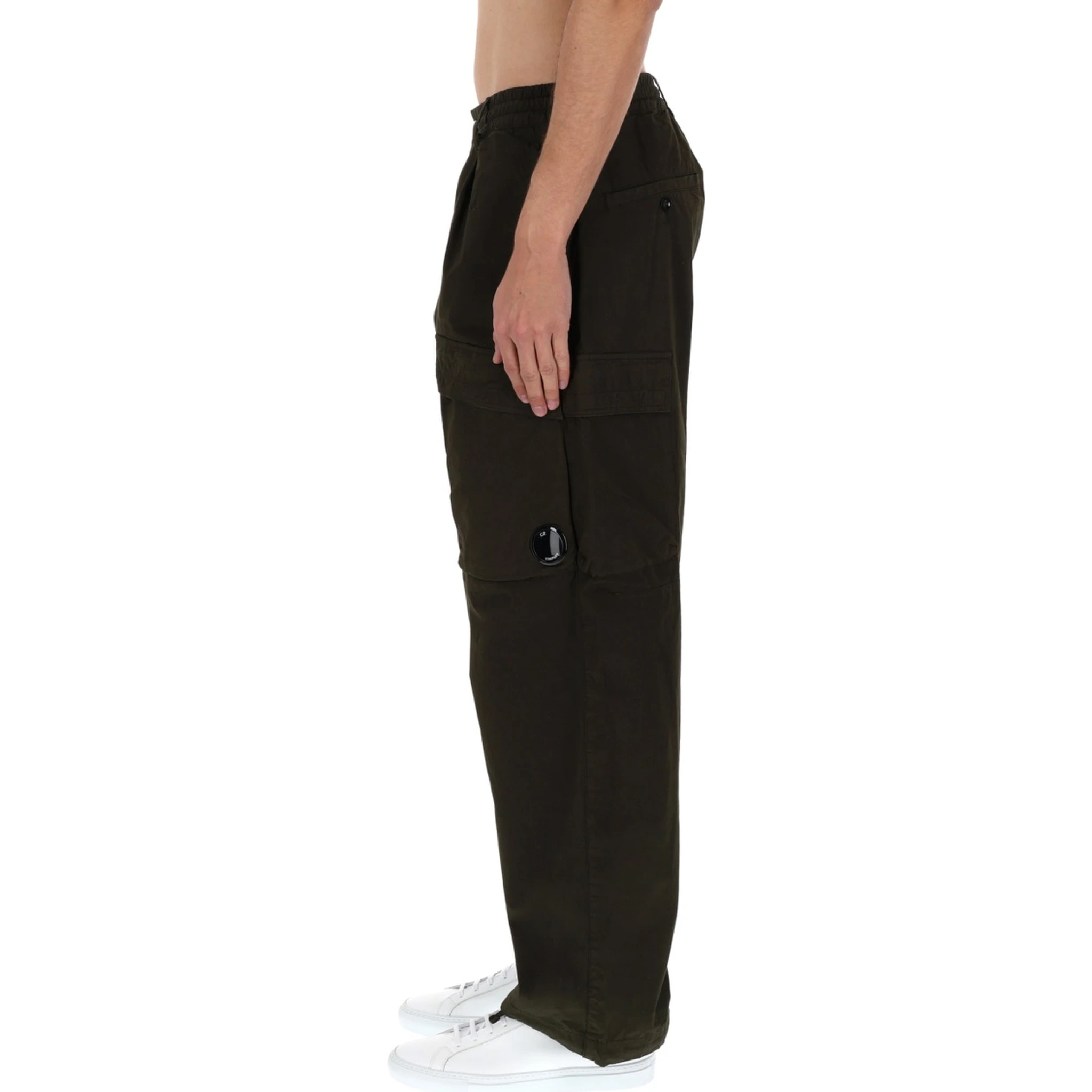 PANTALONE CARGO CON PATCH LOGO