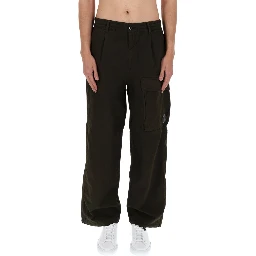 PANTALONE CARGO CON PATCH LOGO