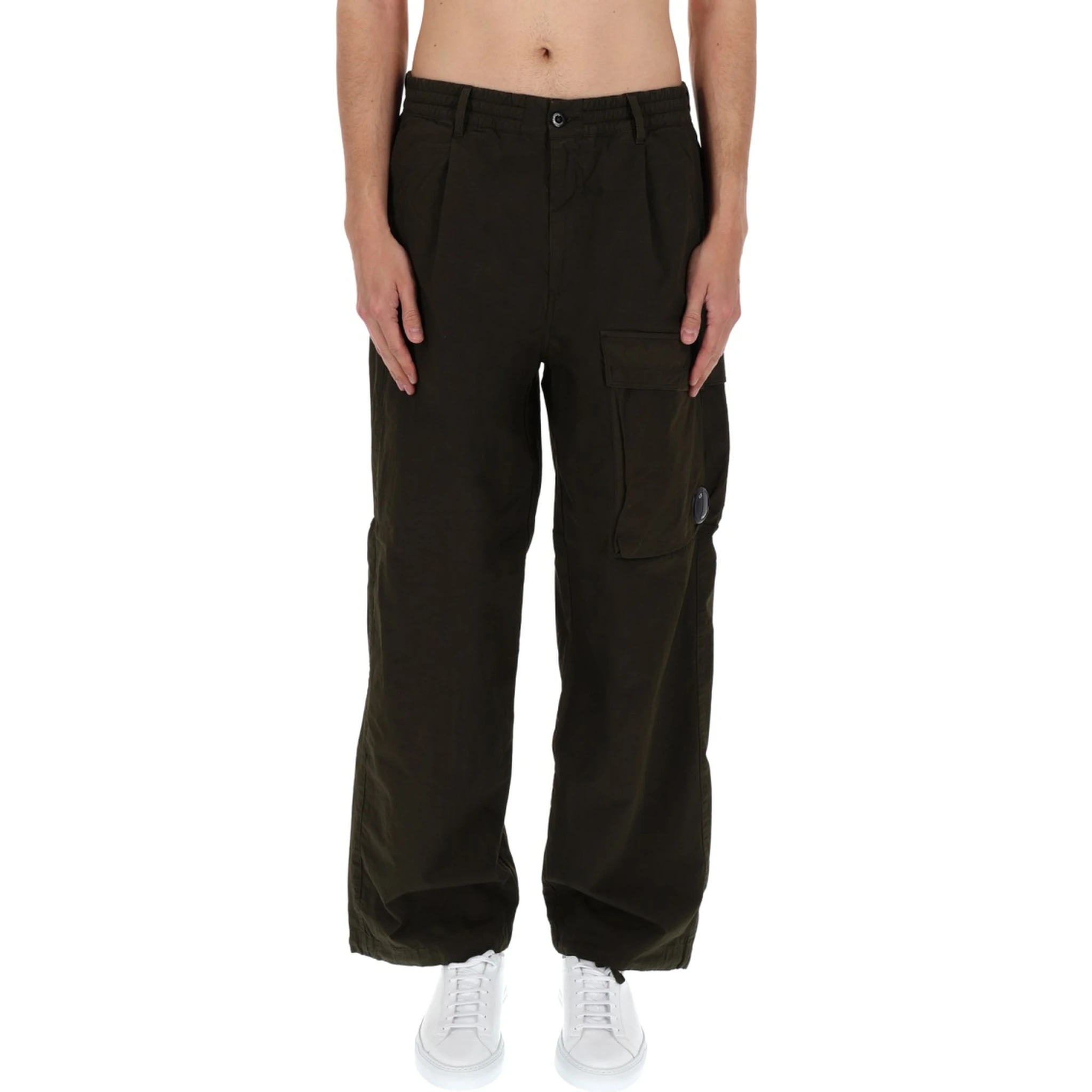 PANTALONE CARGO CON PATCH LOGO