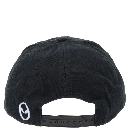 قبعة بيسبول بشعار