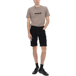 SHORTS CON PATCH LOGO