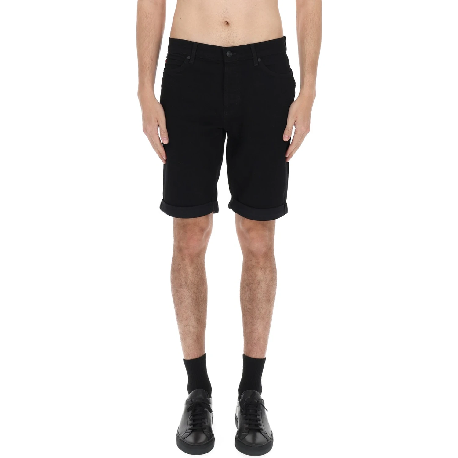 SHORTS CON PATCH LOGO