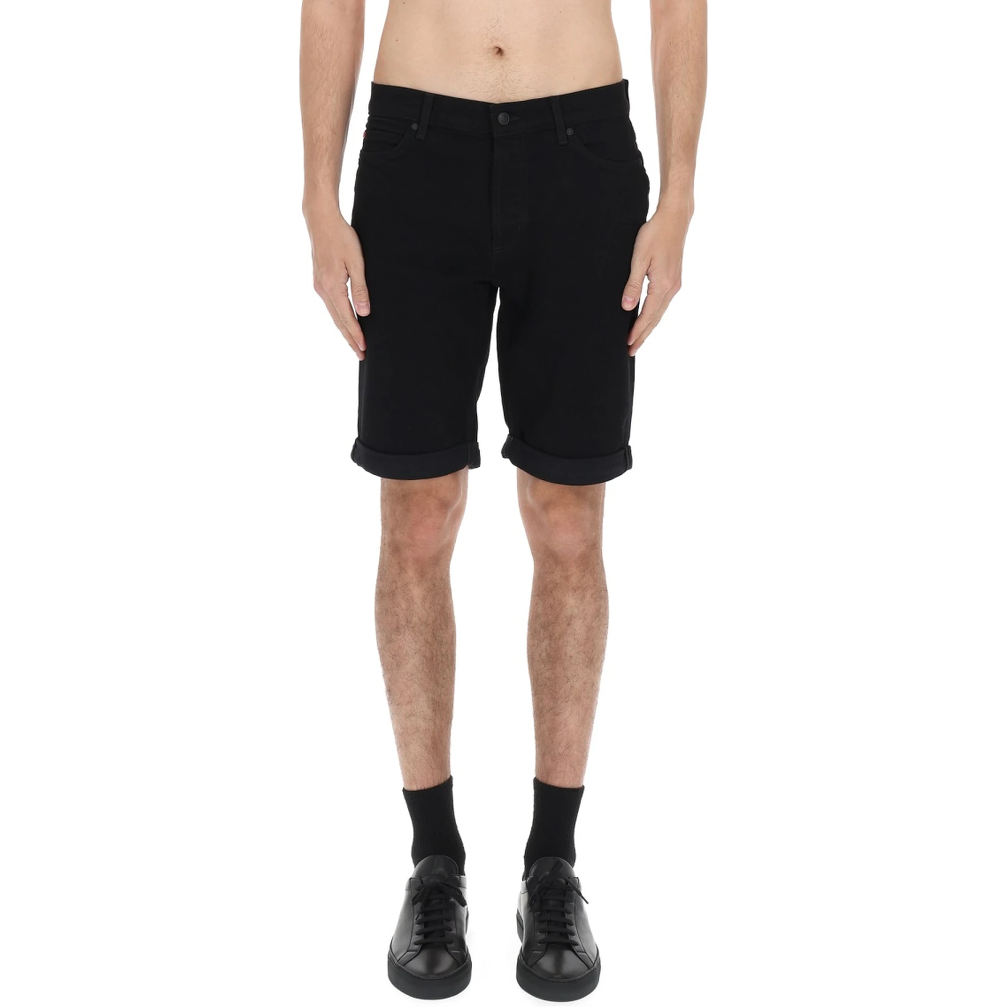 SHORTS CON PATCH LOGO
