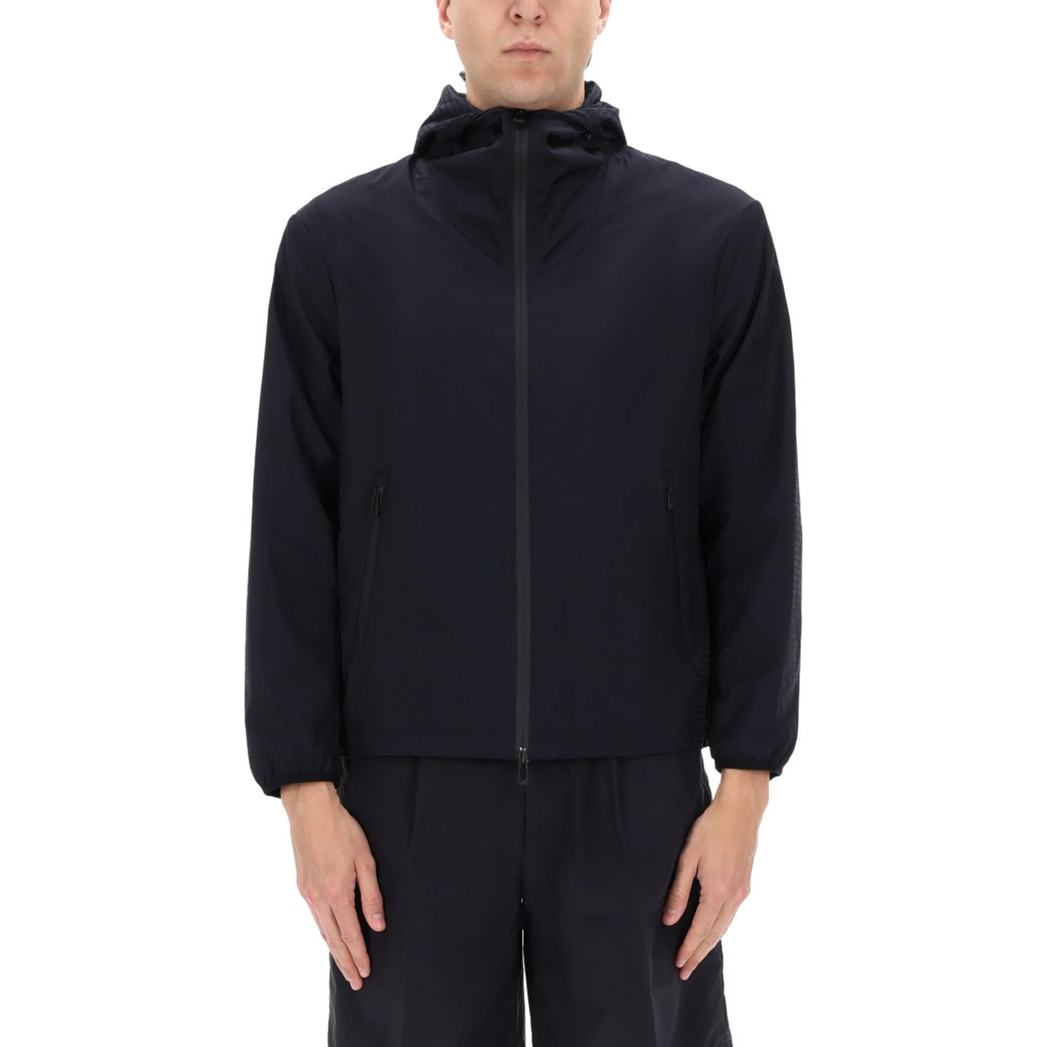 GIACCA CON ZIP E CAPPUCCIO