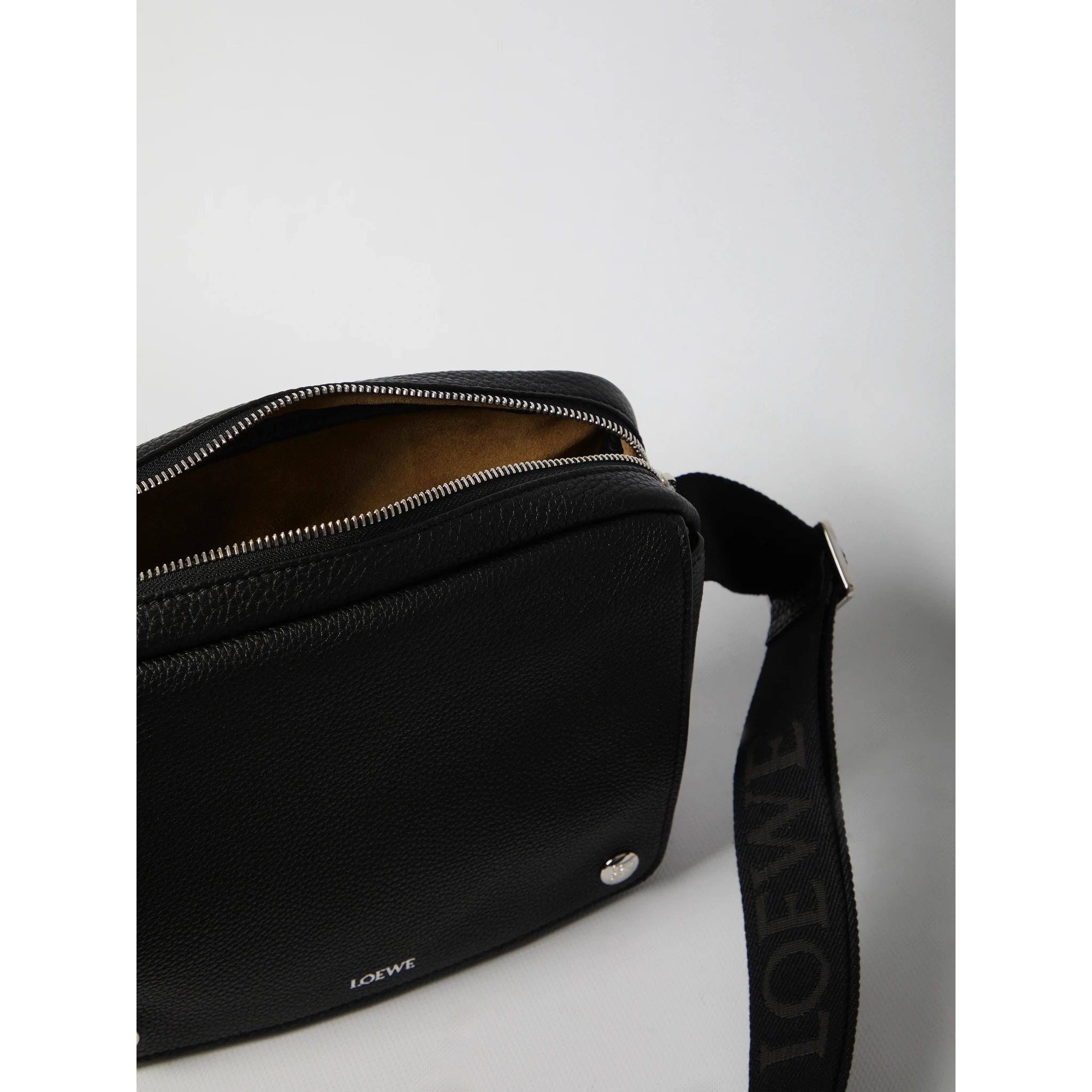 Pebble Messenger shoulder bag medium