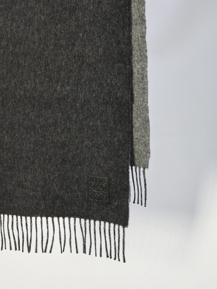 Wool and cashmere scarf alternative