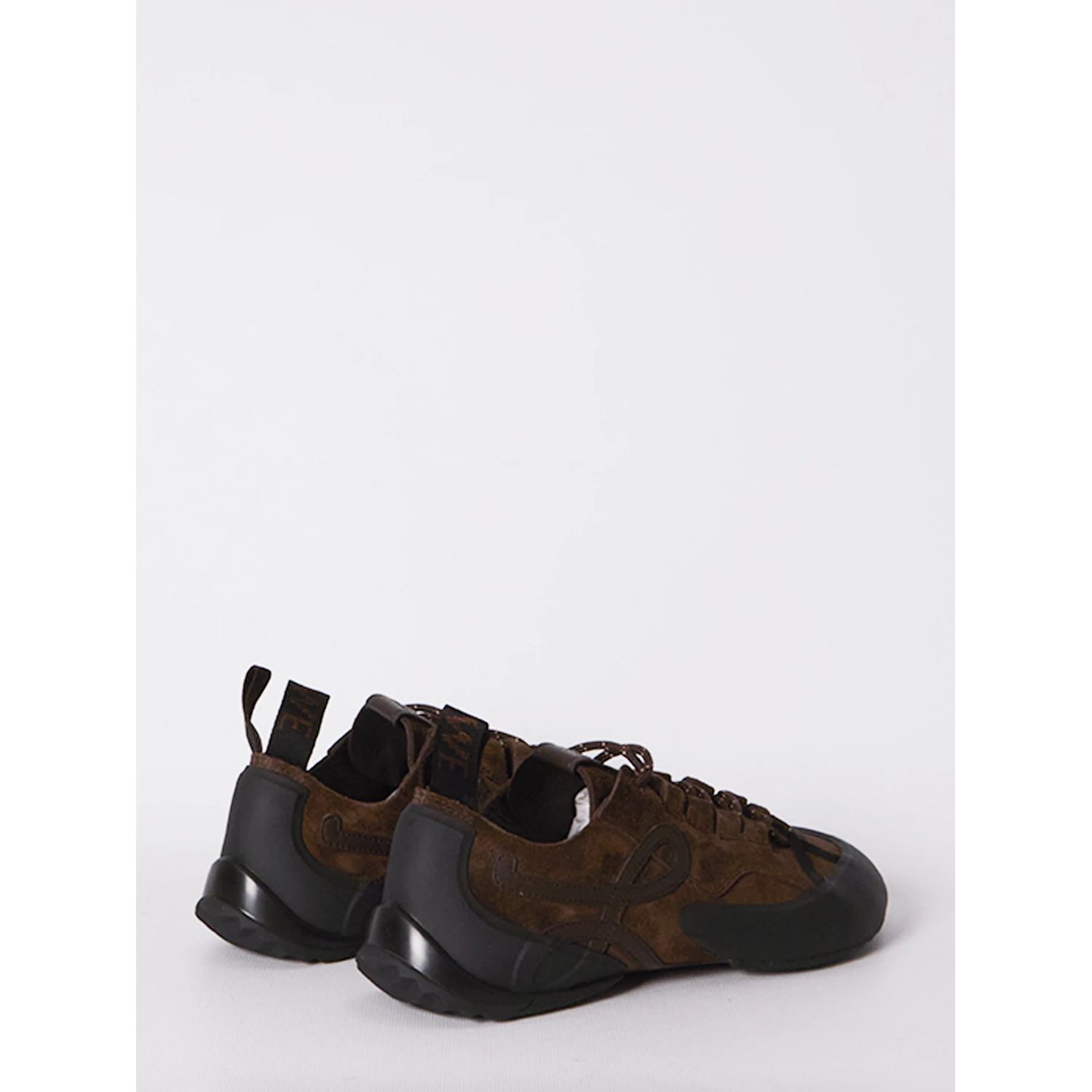 Grip sneakers