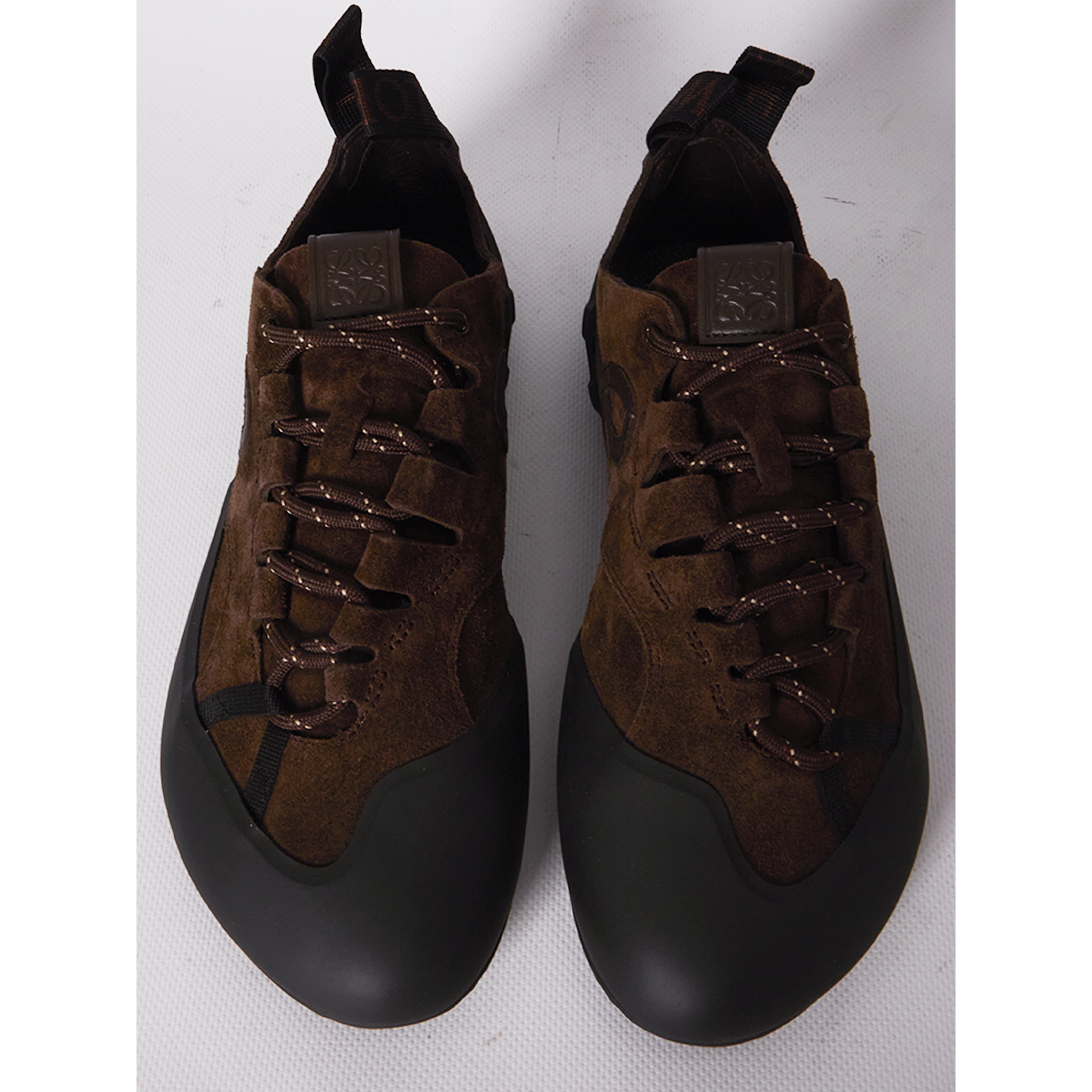 Grip sneakers