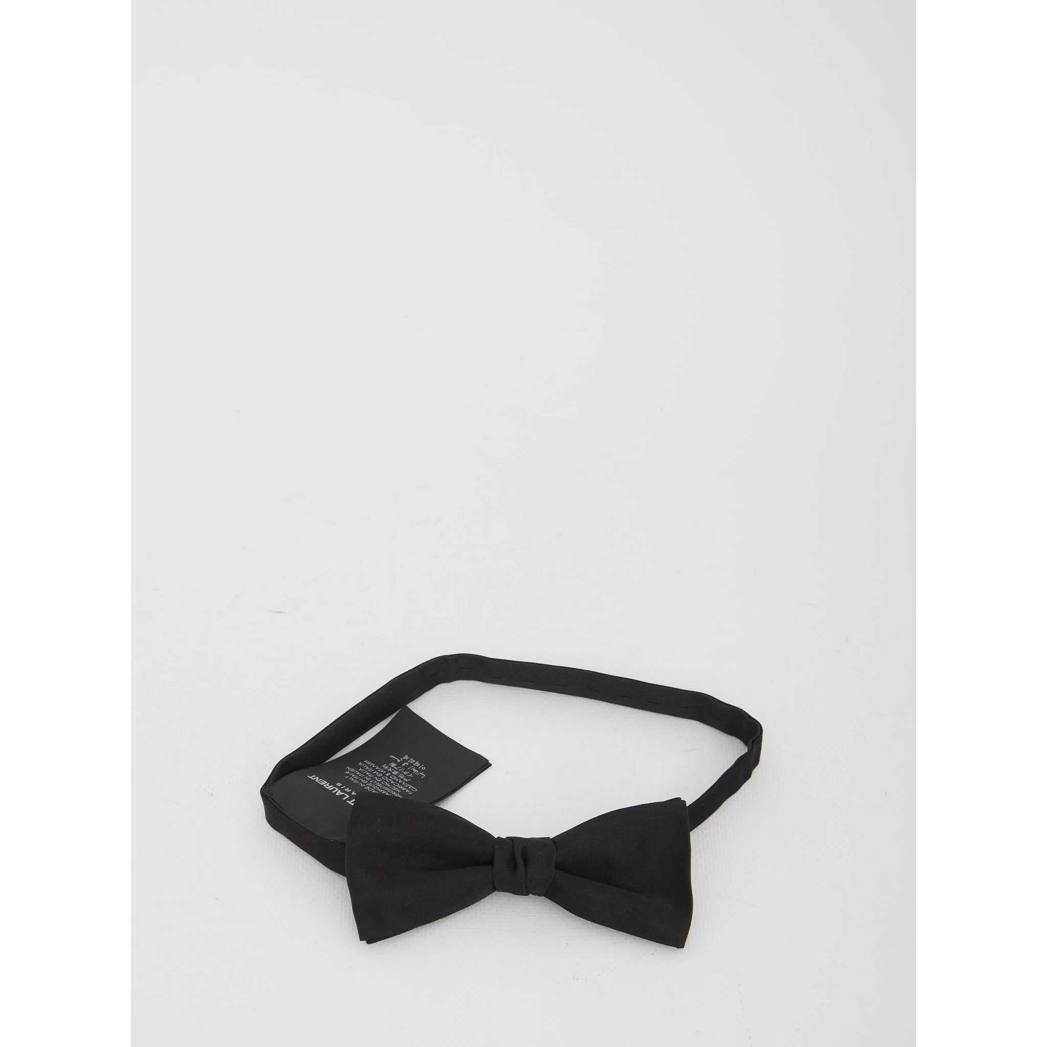 Yves bow tie in silk