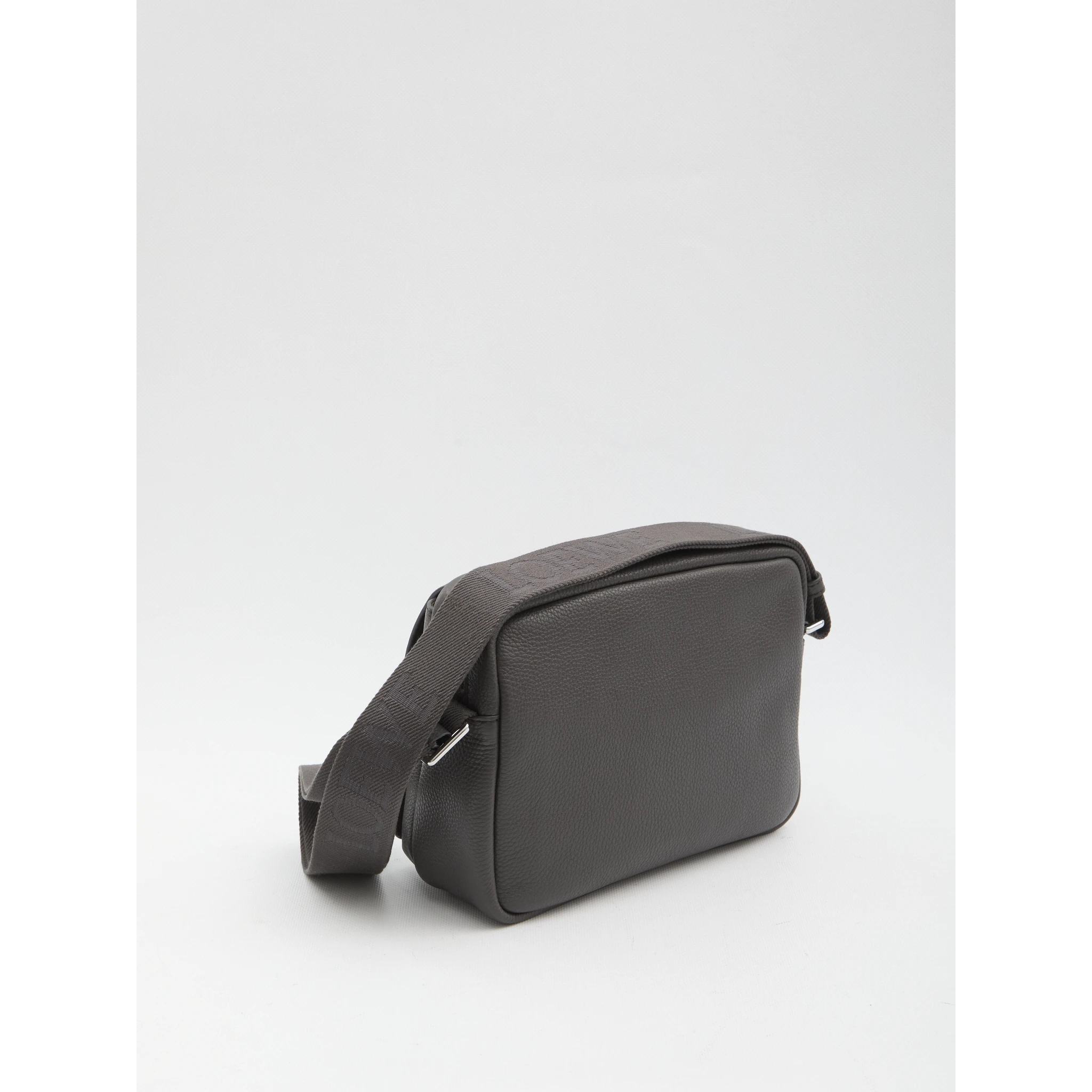 Pebble messenger bag medium