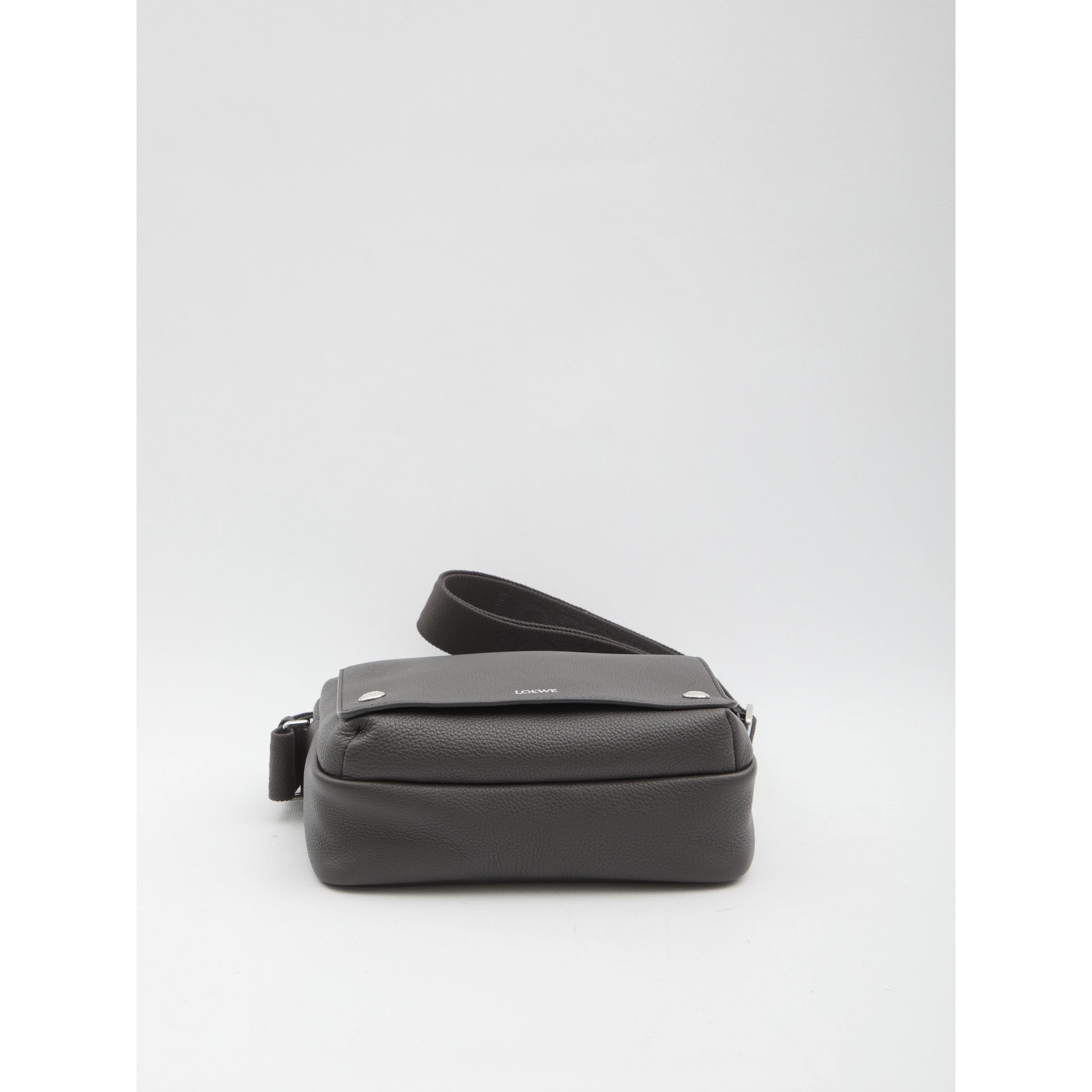 Pebble messenger bag medium