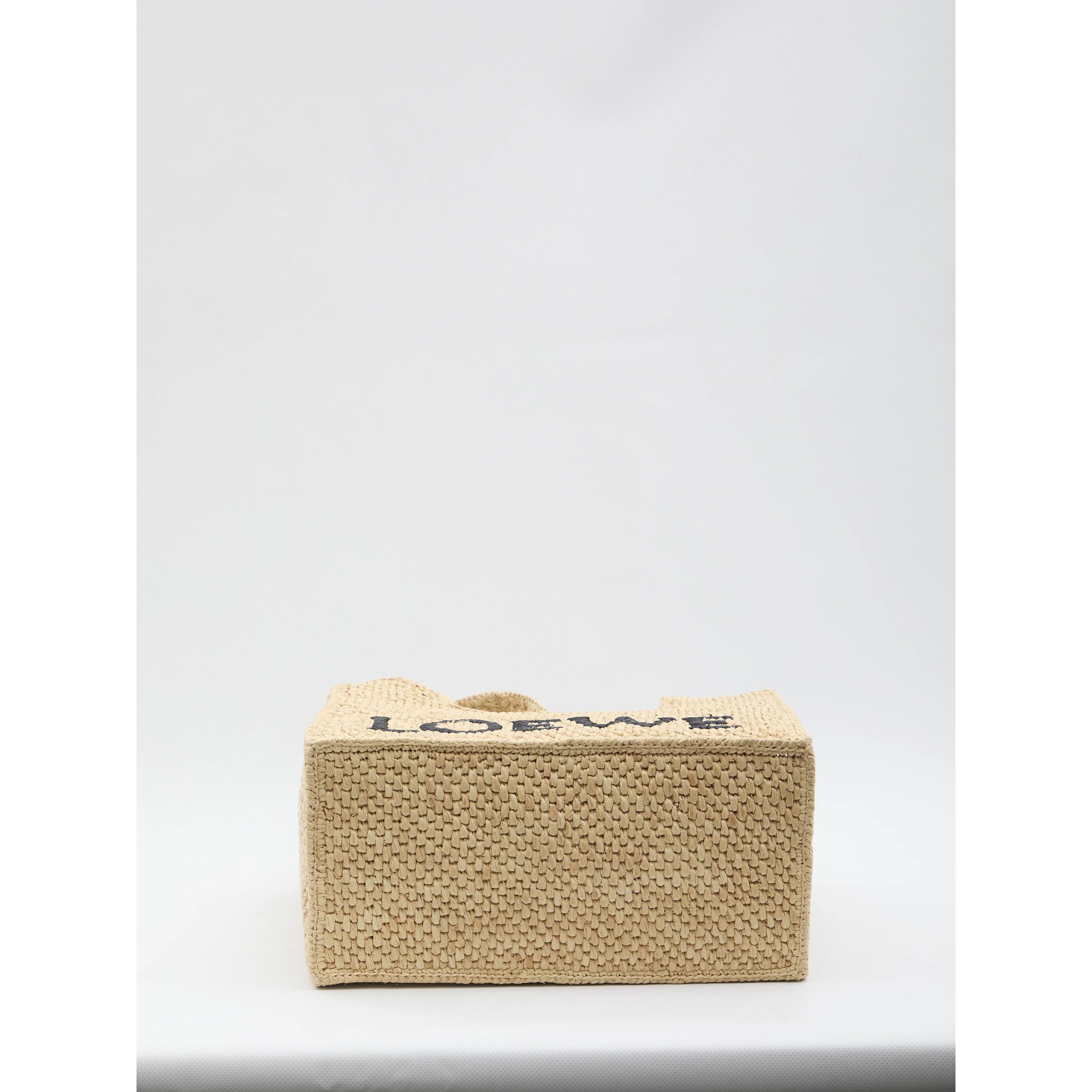 Tote bag in raffia medium