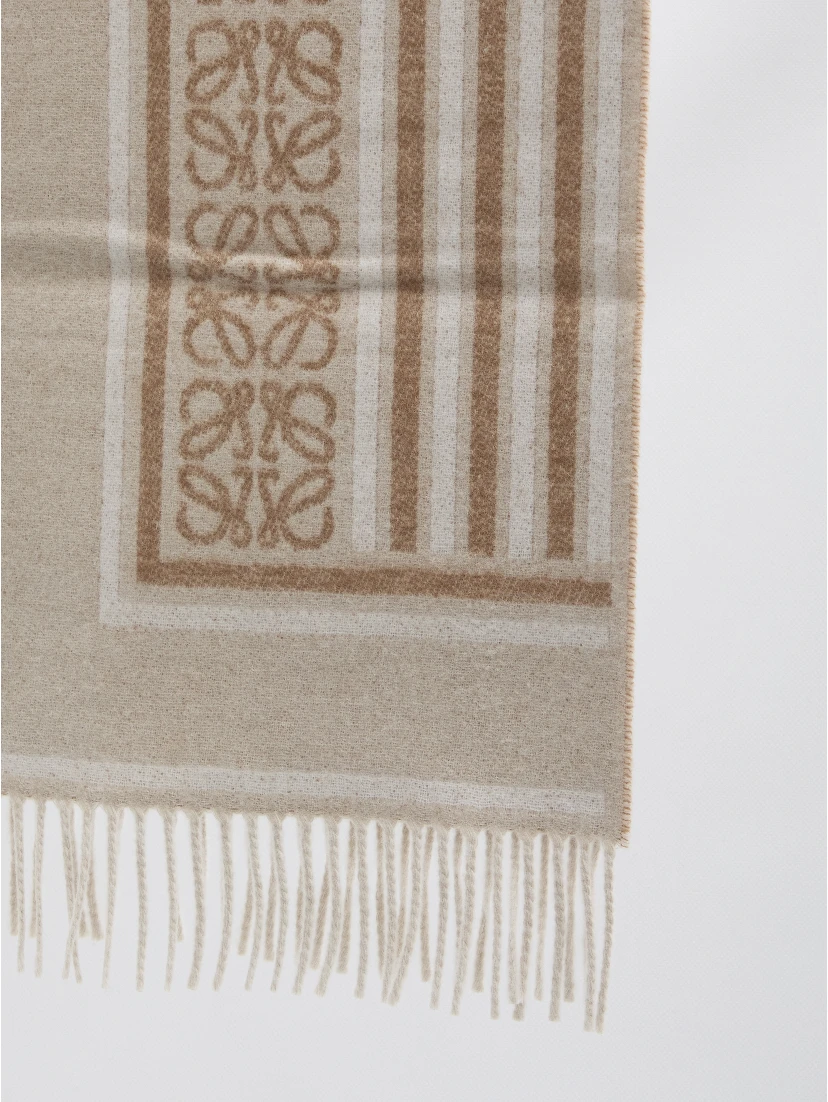 Anagram scarf in wool and cashmere