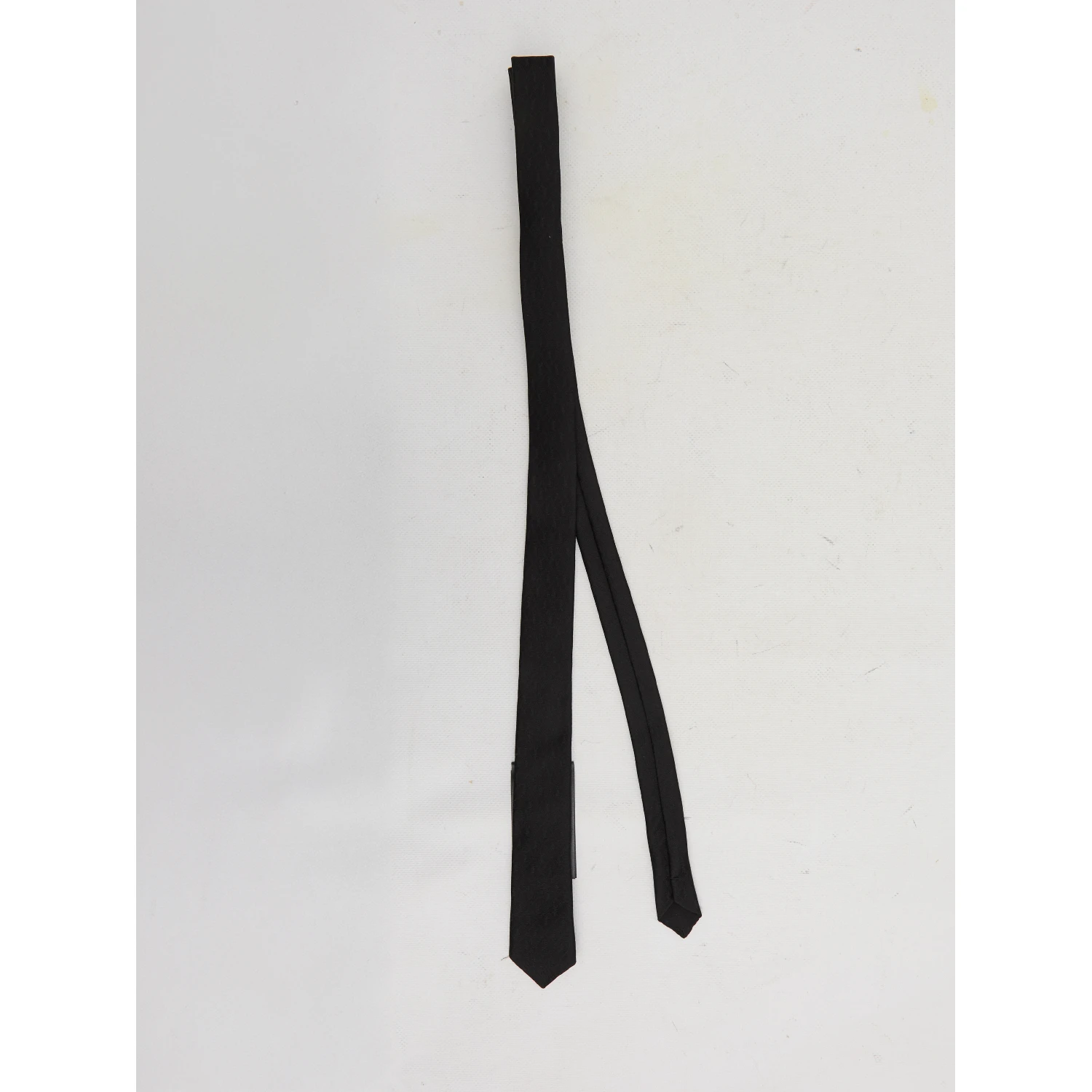 Monogram tie