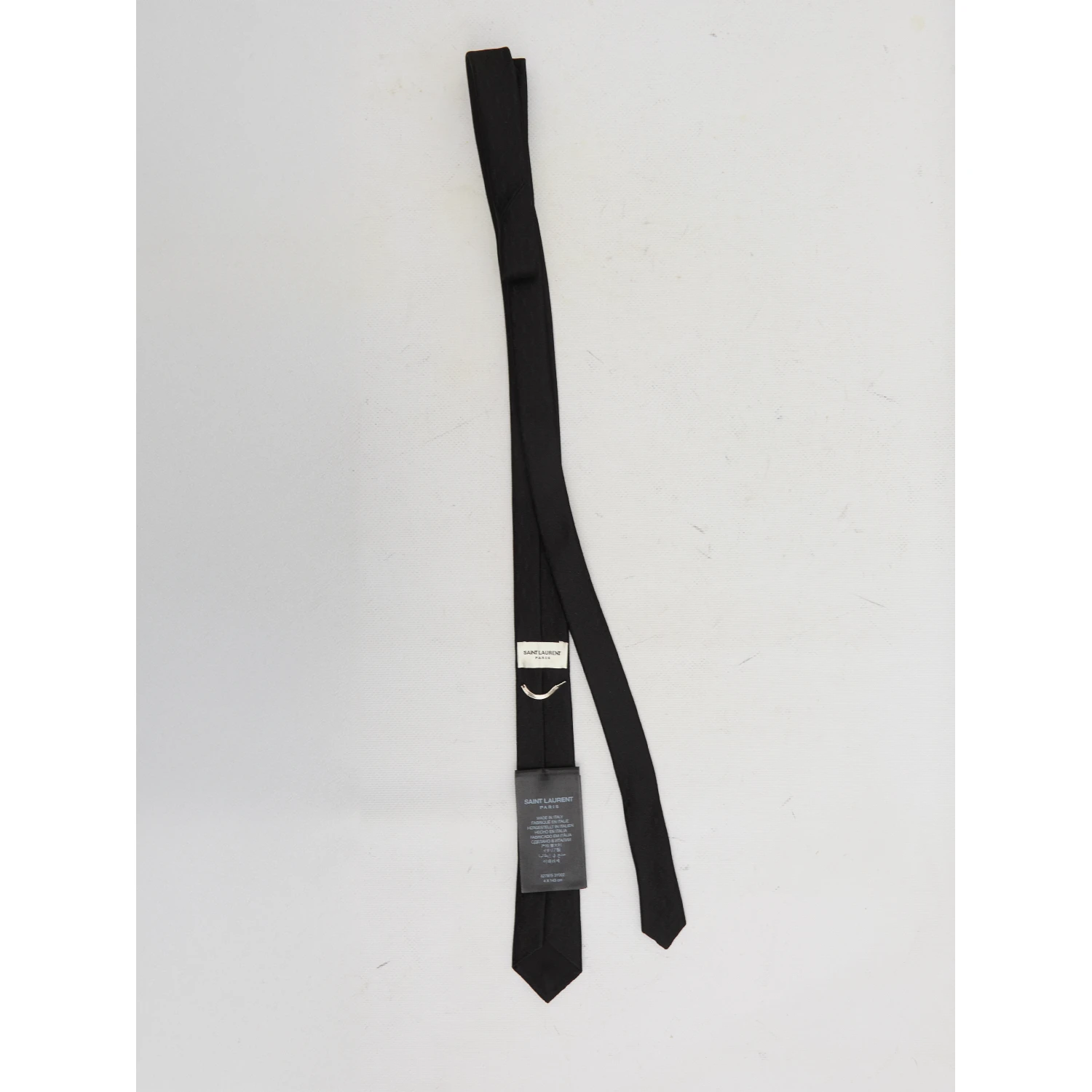 Monogram tie