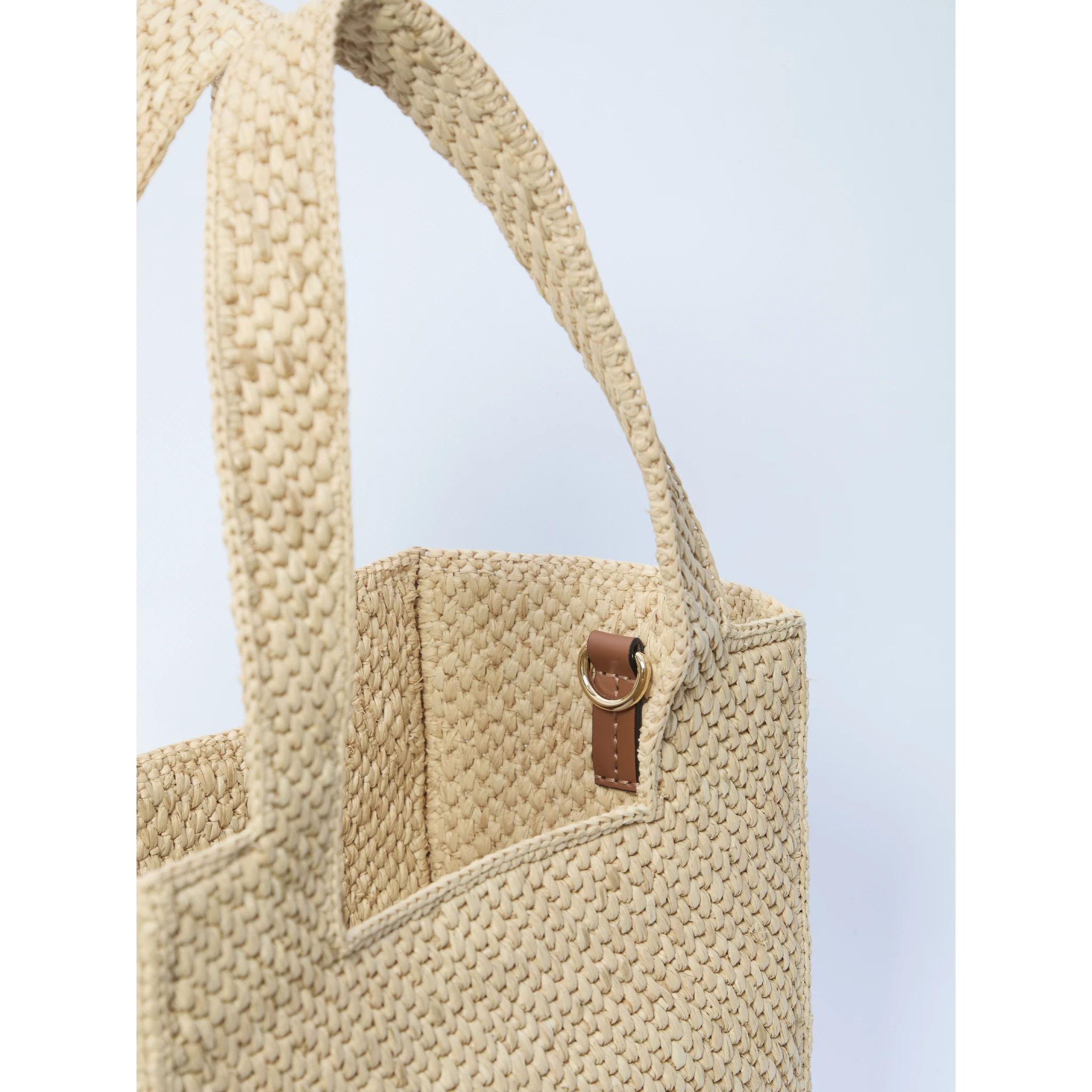 Tote bag in raffia medium