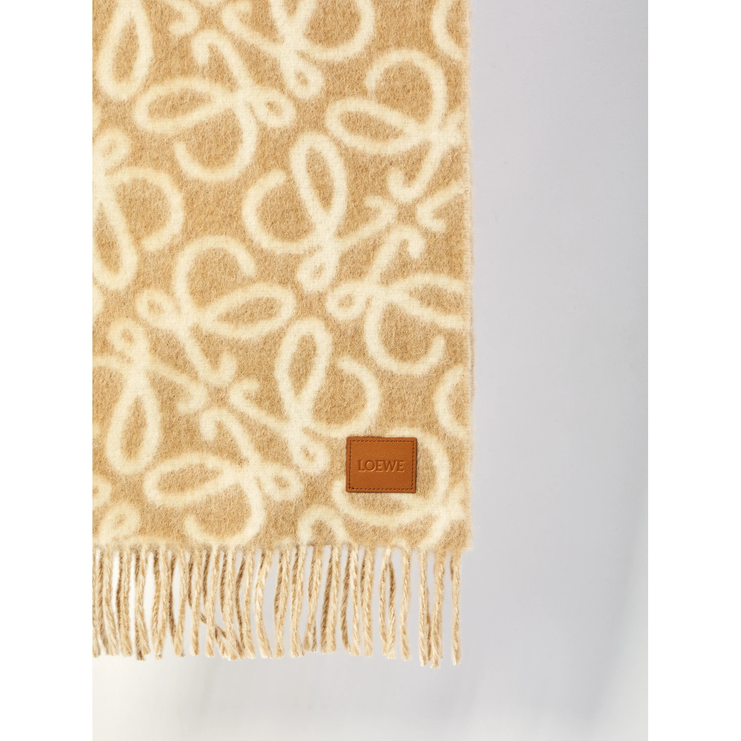 Anagram scarf