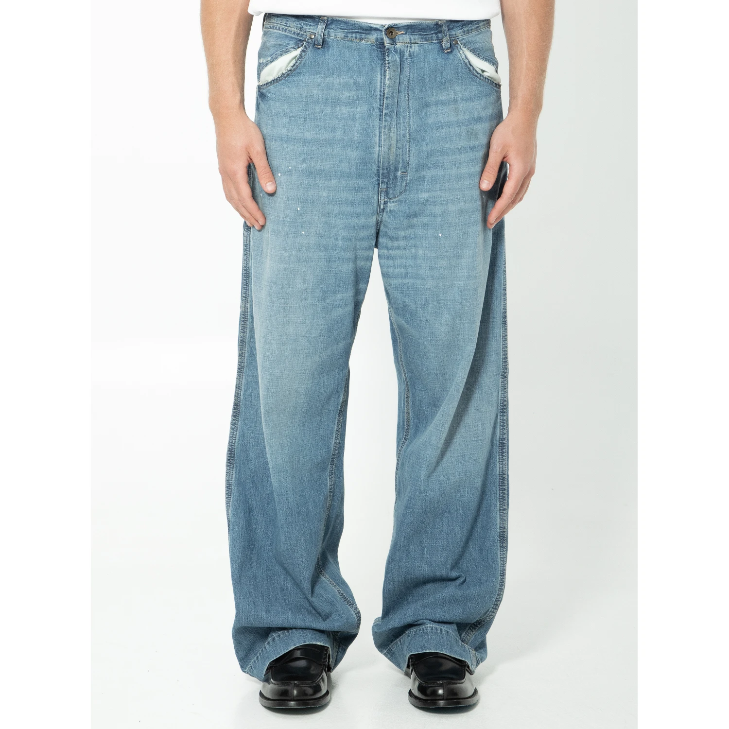 Blue wide-leg jeans