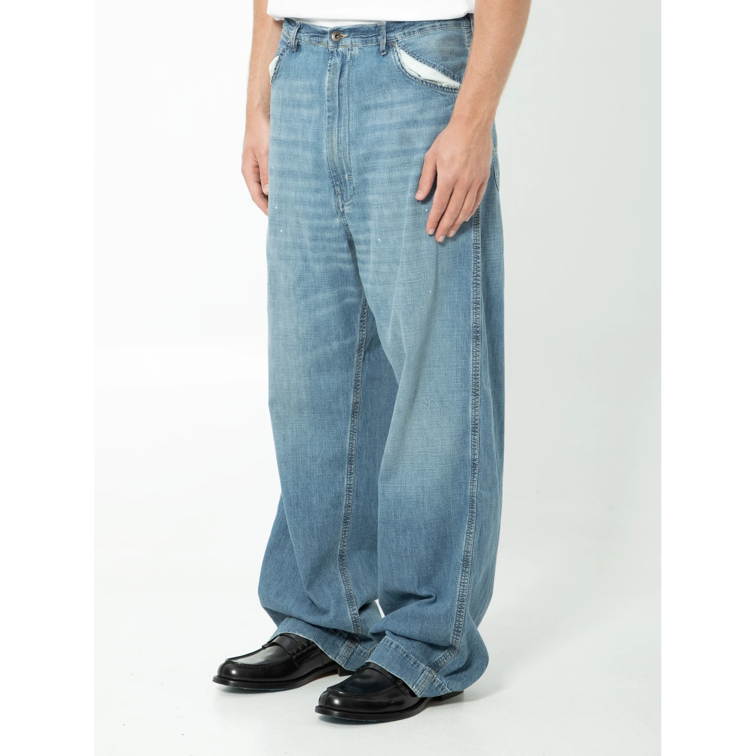 Blue wide-leg jeans