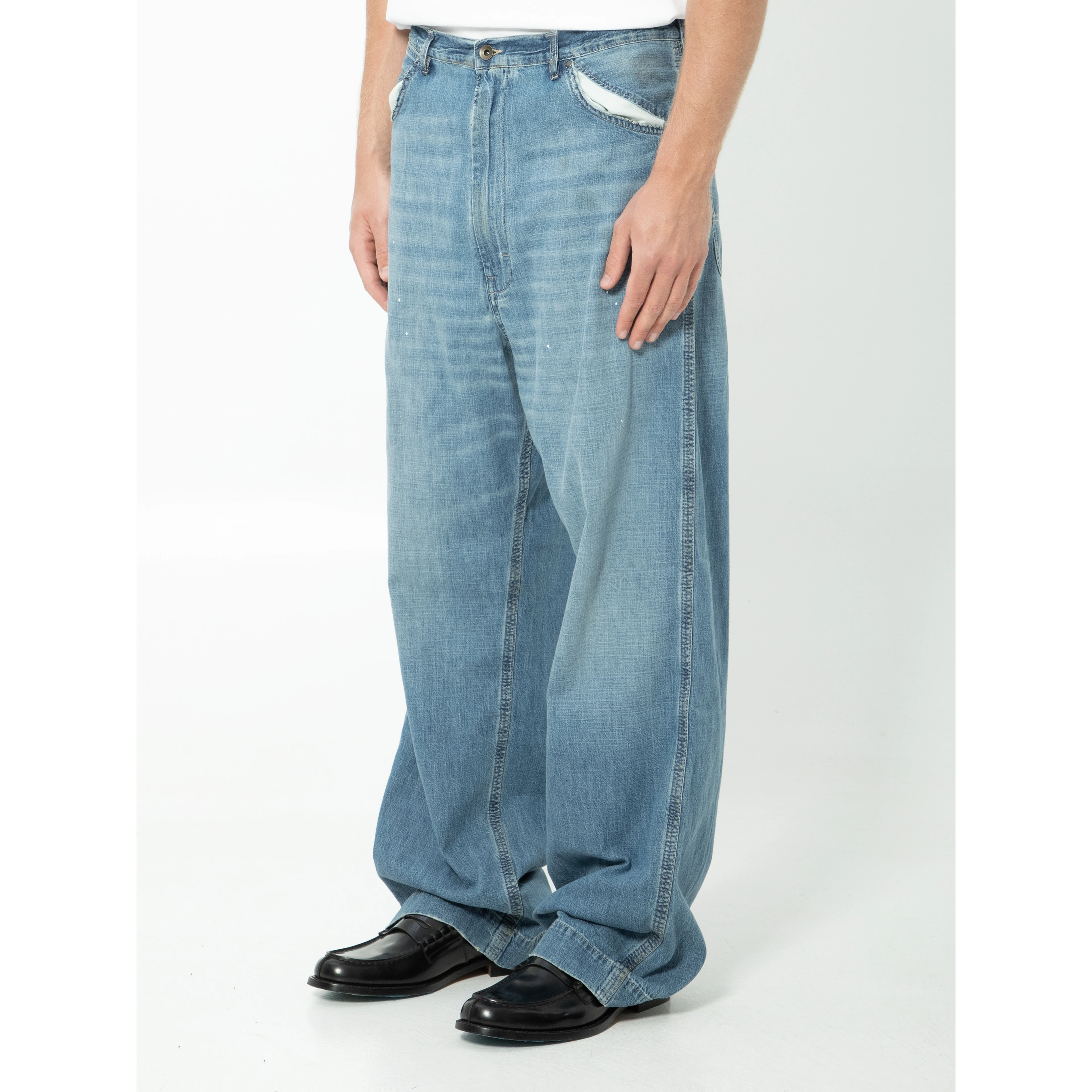 Blue wide-leg jeans