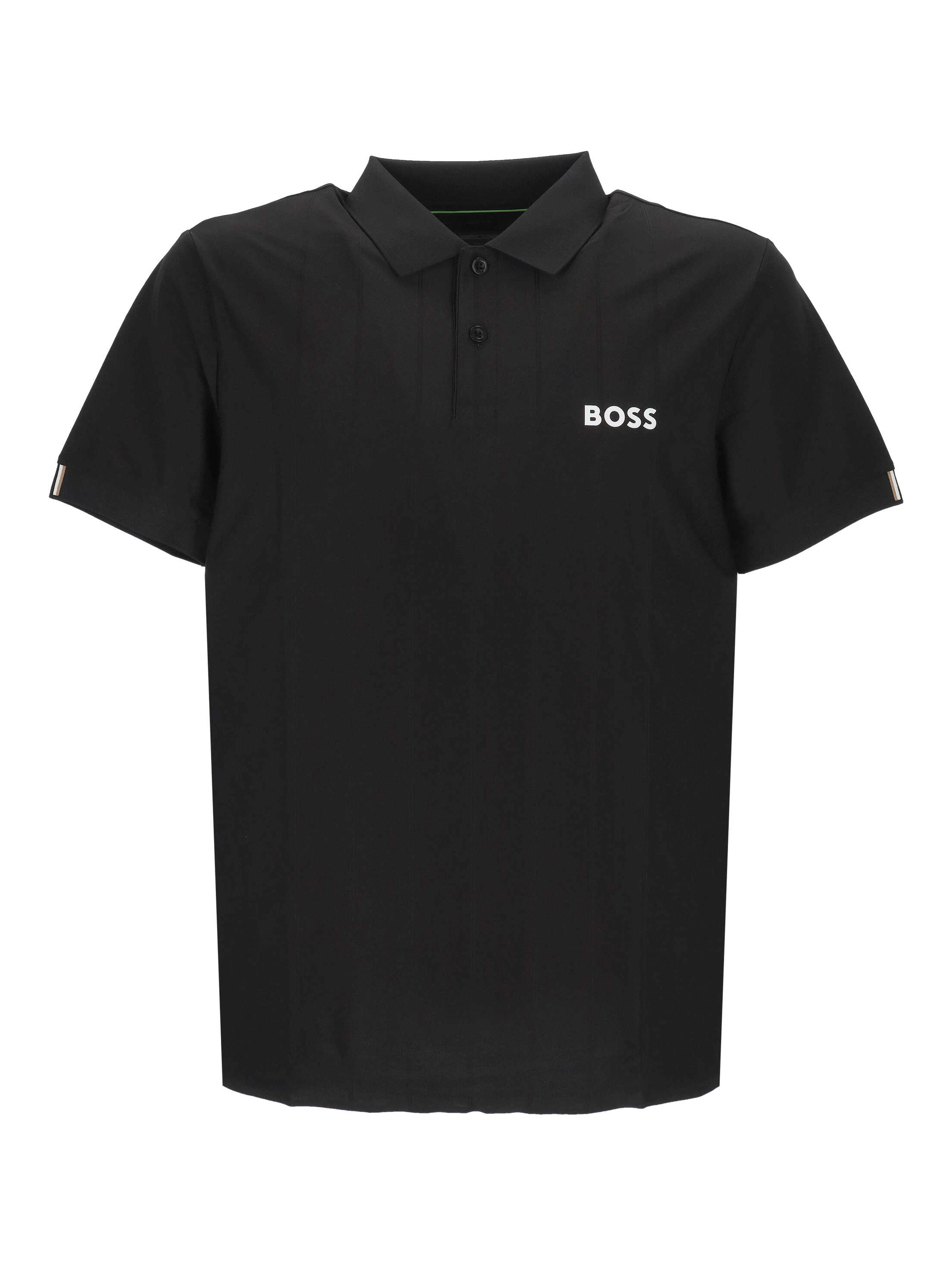 تيشيرتات وبولو سوداء من ماركة BOSS