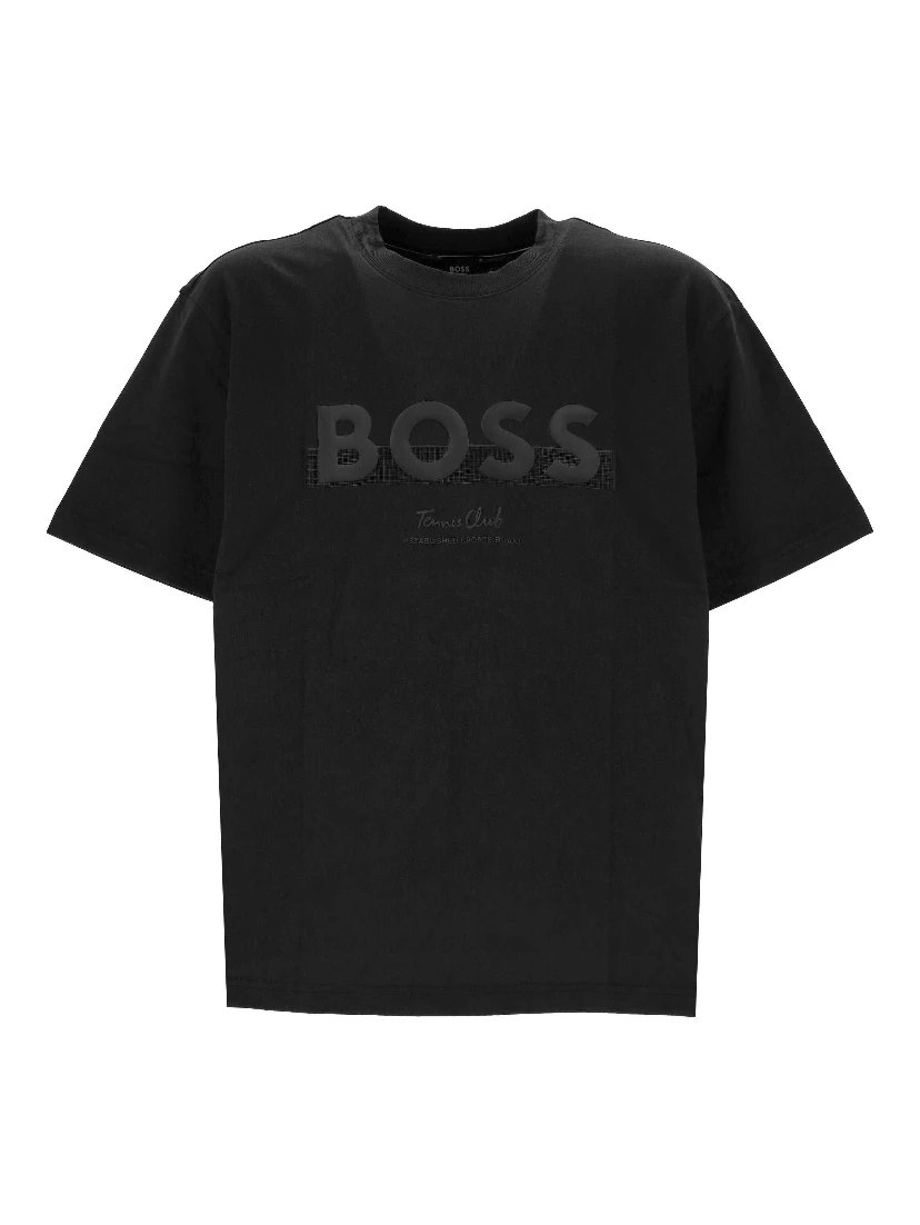 تيشيرتات وبولو سوداء من ماركة BOSS