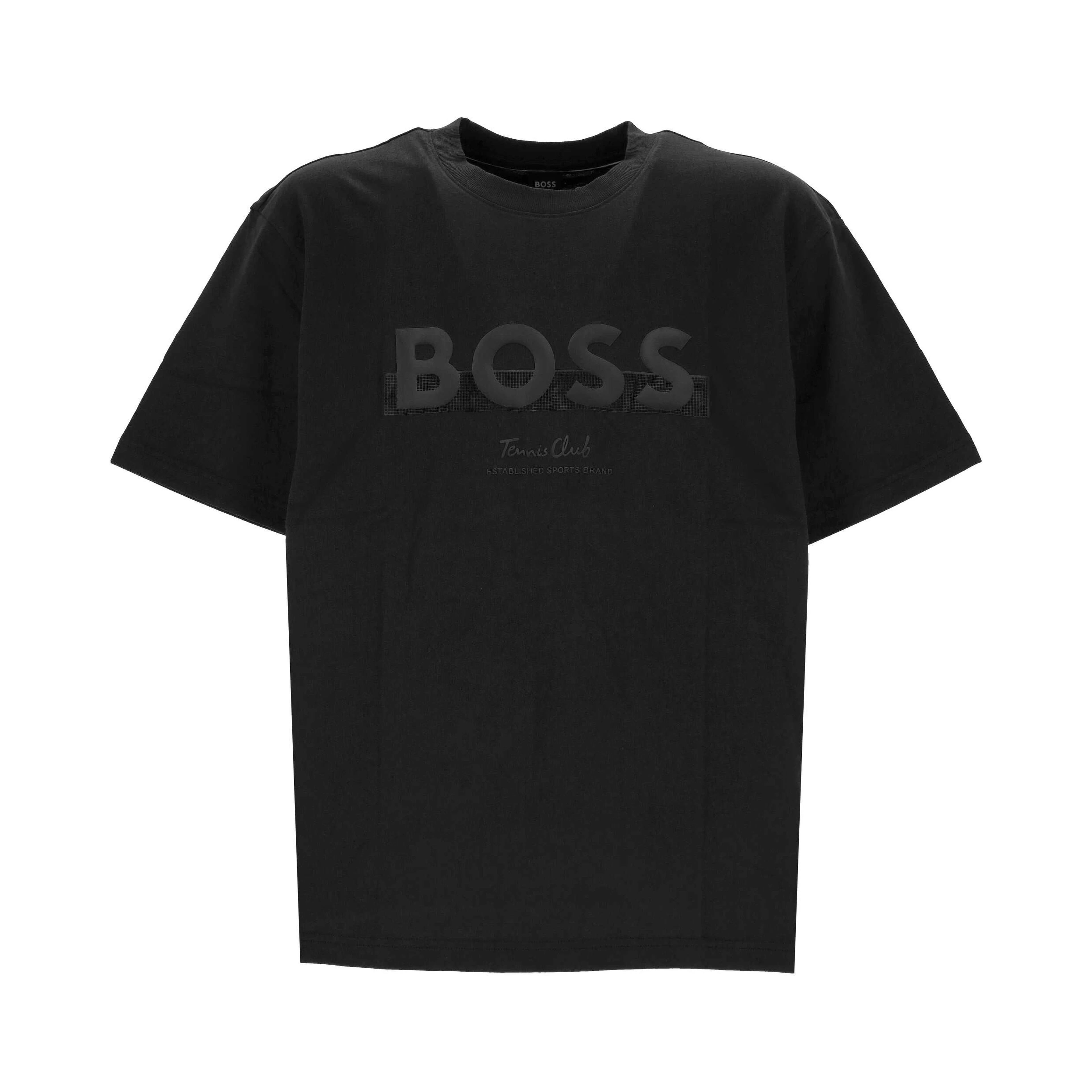 تيشيرتات وبولو سوداء من ماركة BOSS