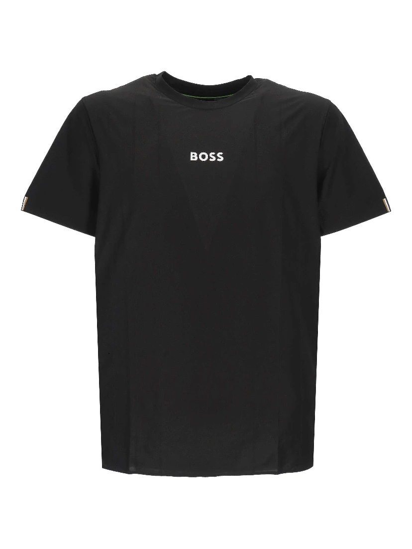 تيشيرتات وبولو سوداء من ماركة BOSS