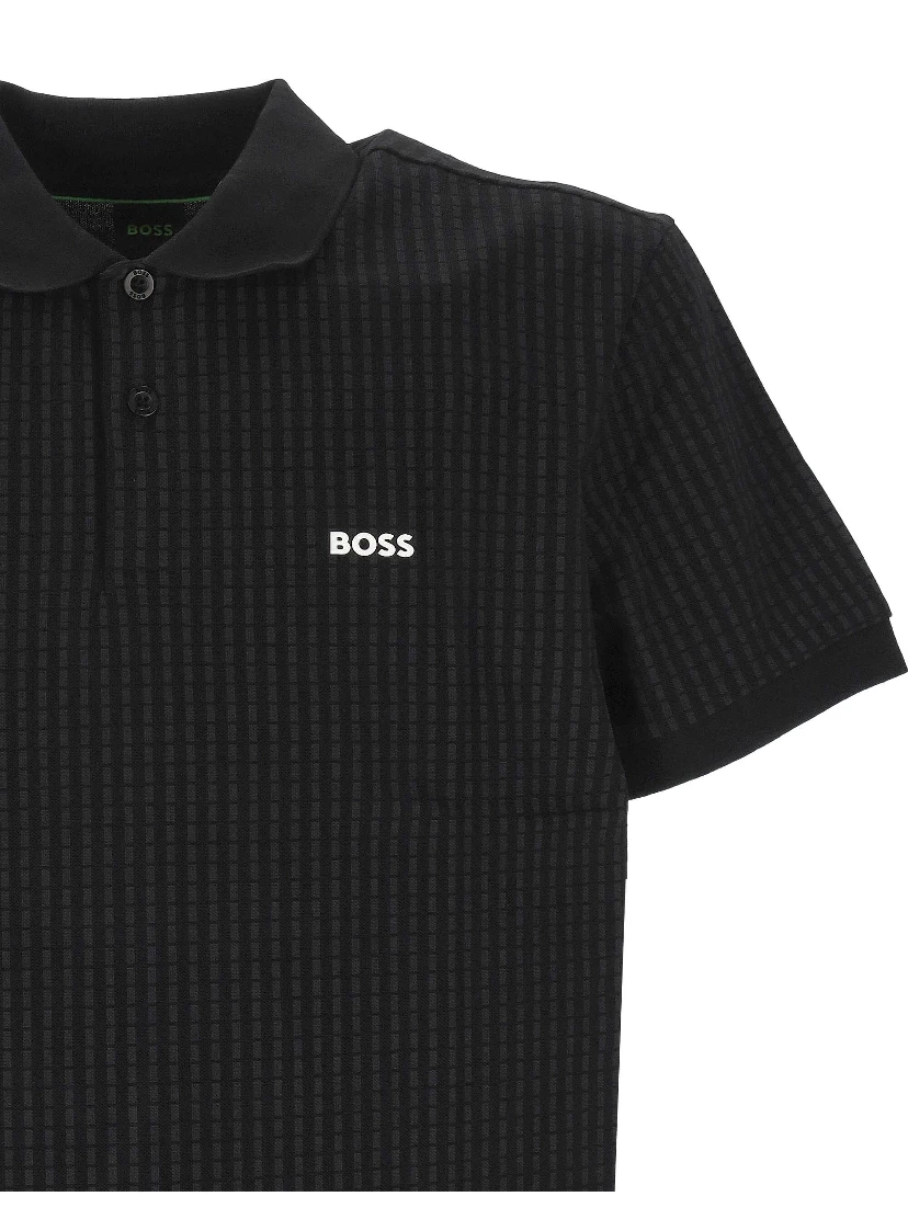 تيشيرتات وبولو سوداء من ماركة BOSS