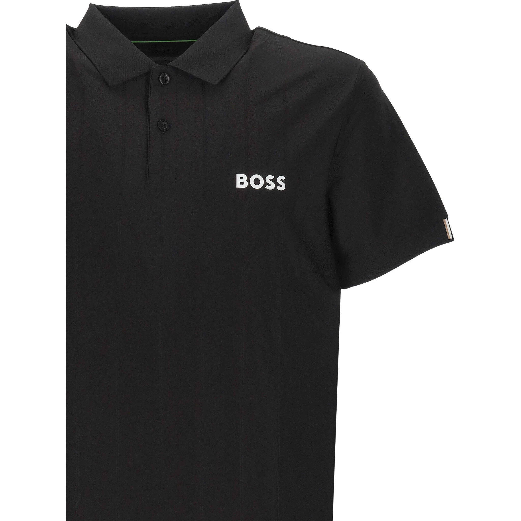 تيشيرتات وبولو سوداء من ماركة BOSS
