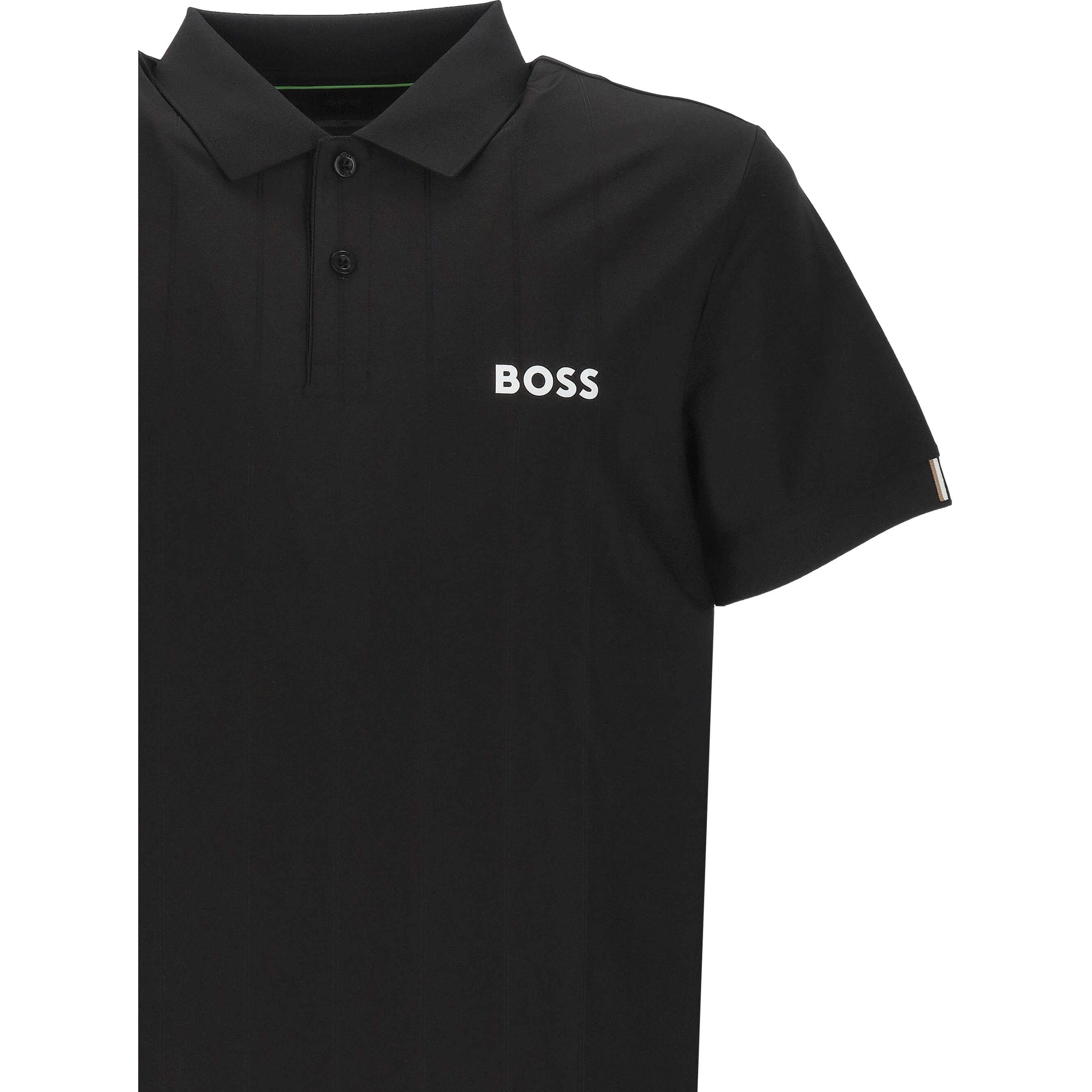 تيشيرتات وبولو سوداء من ماركة BOSS