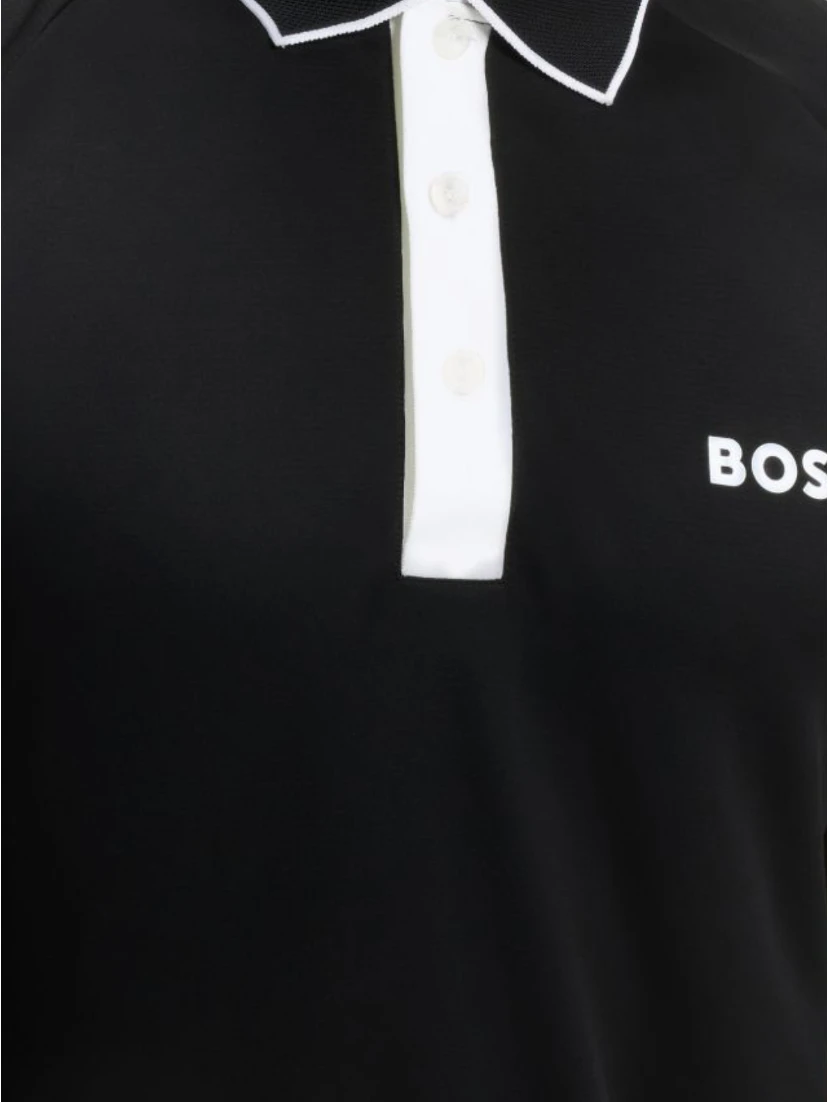تيشيرتات وبولو سوداء من ماركة BOSS