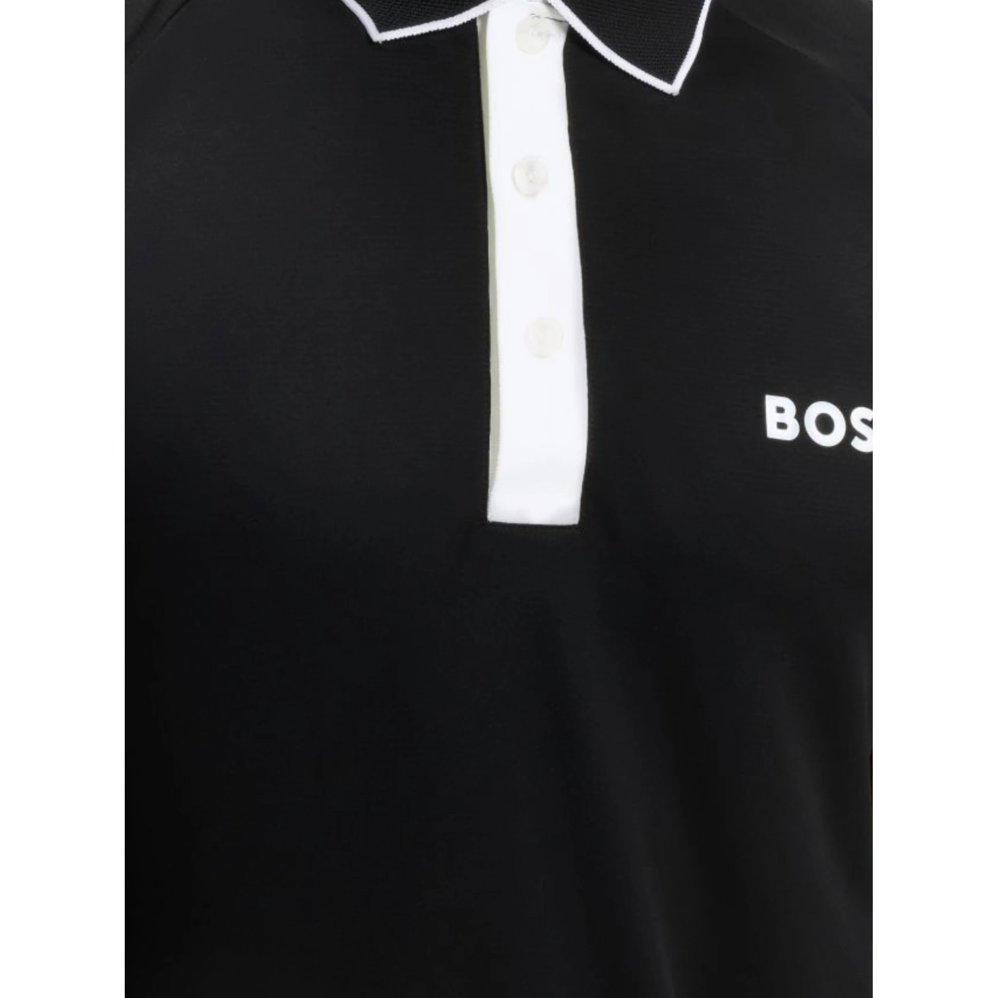 تيشيرتات وبولو سوداء من ماركة BOSS