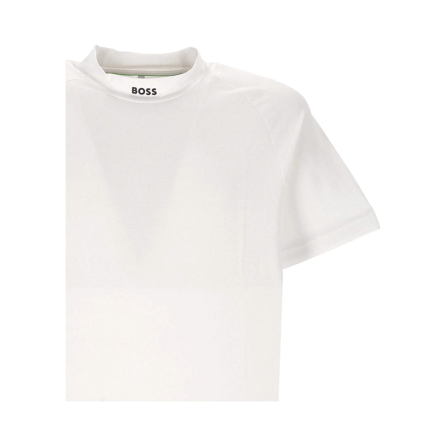 تيشيرتات وبولو بيضاء من ماركة BOSS