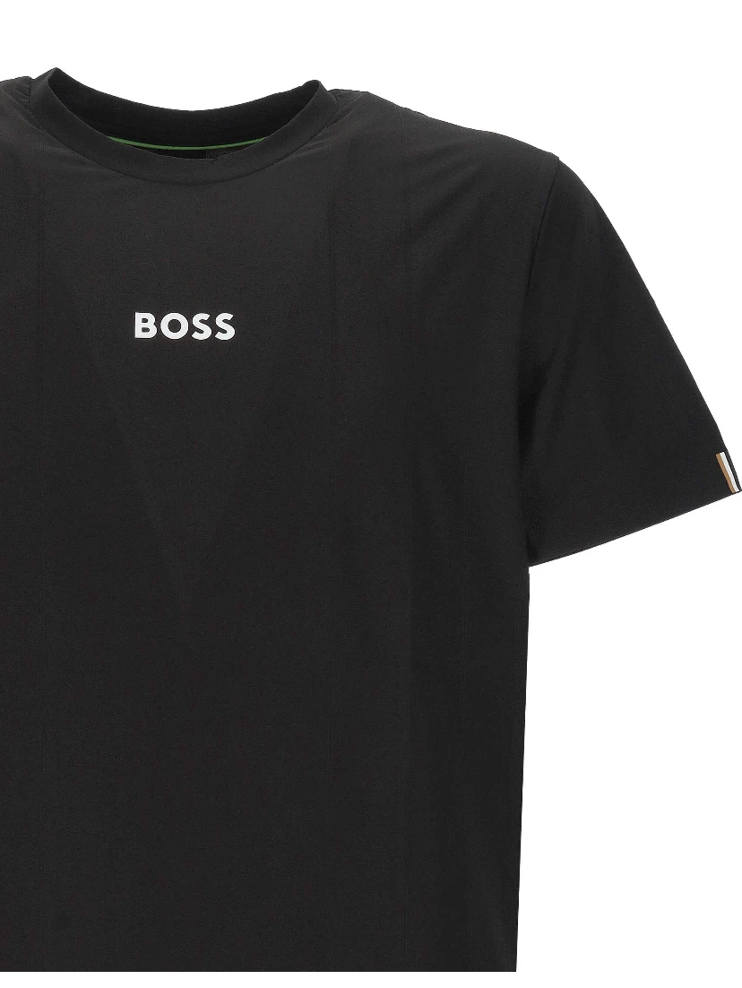 تيشيرتات وبولو سوداء من ماركة BOSS