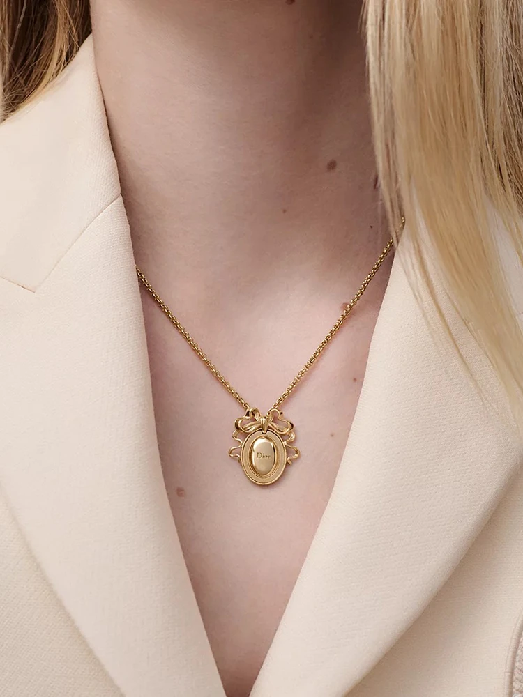 CHRISTIAN DIOR MEDALLION necklace alternative