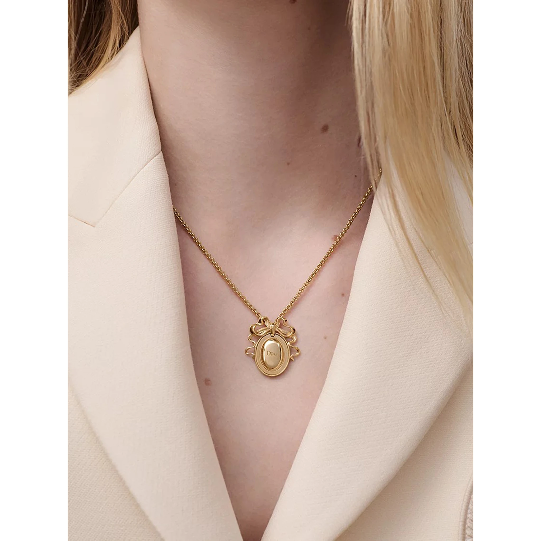 CHRISTIAN DIOR MEDALLION necklace